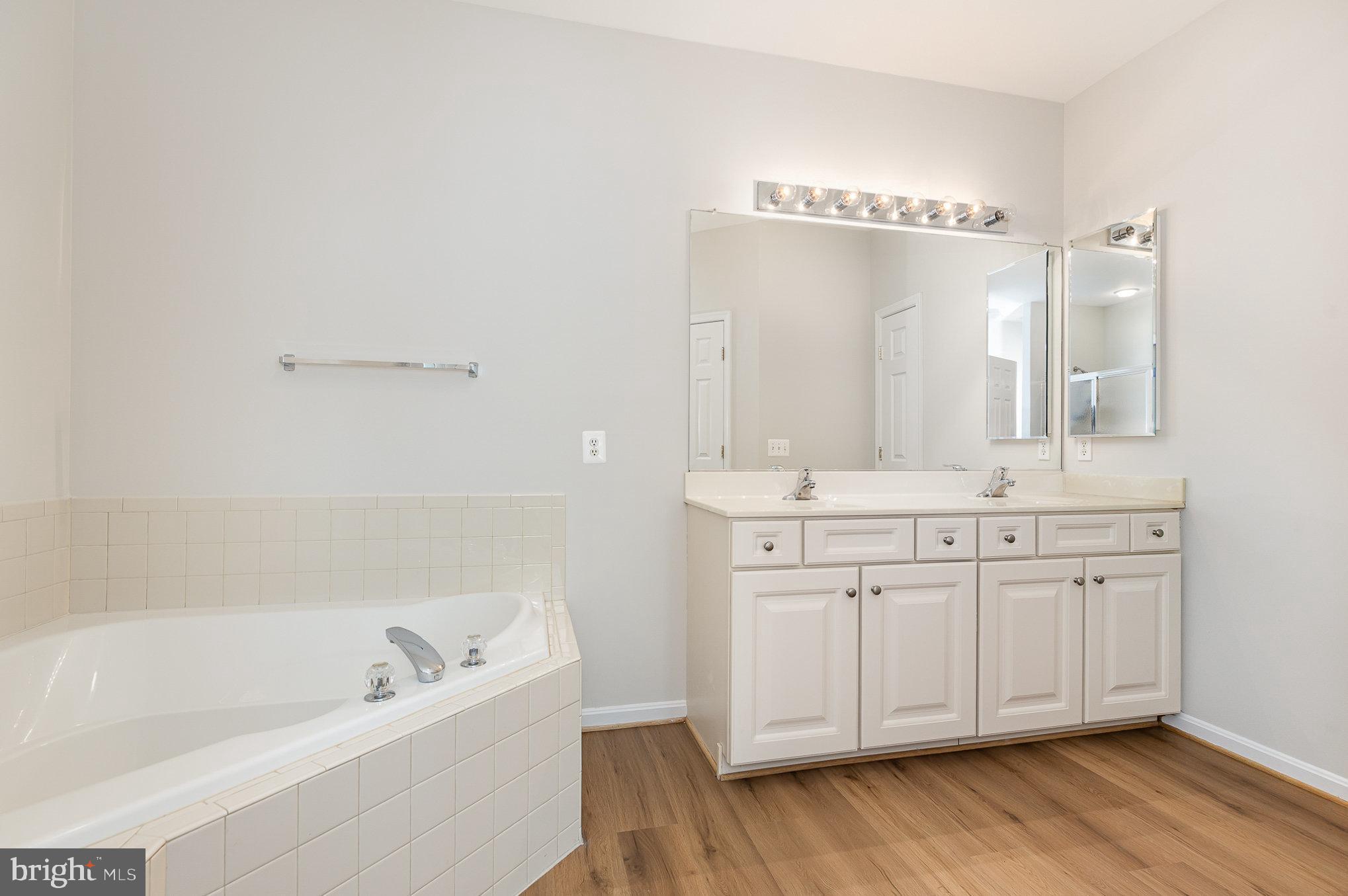 FOUR SEASONS IN HISTORIC VIRGINIA - Residential