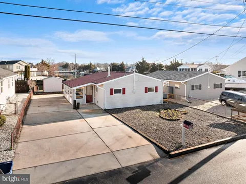 8 Cranbury Lake Drive, Tuckerton, NJ MLS: NJOC2032752
