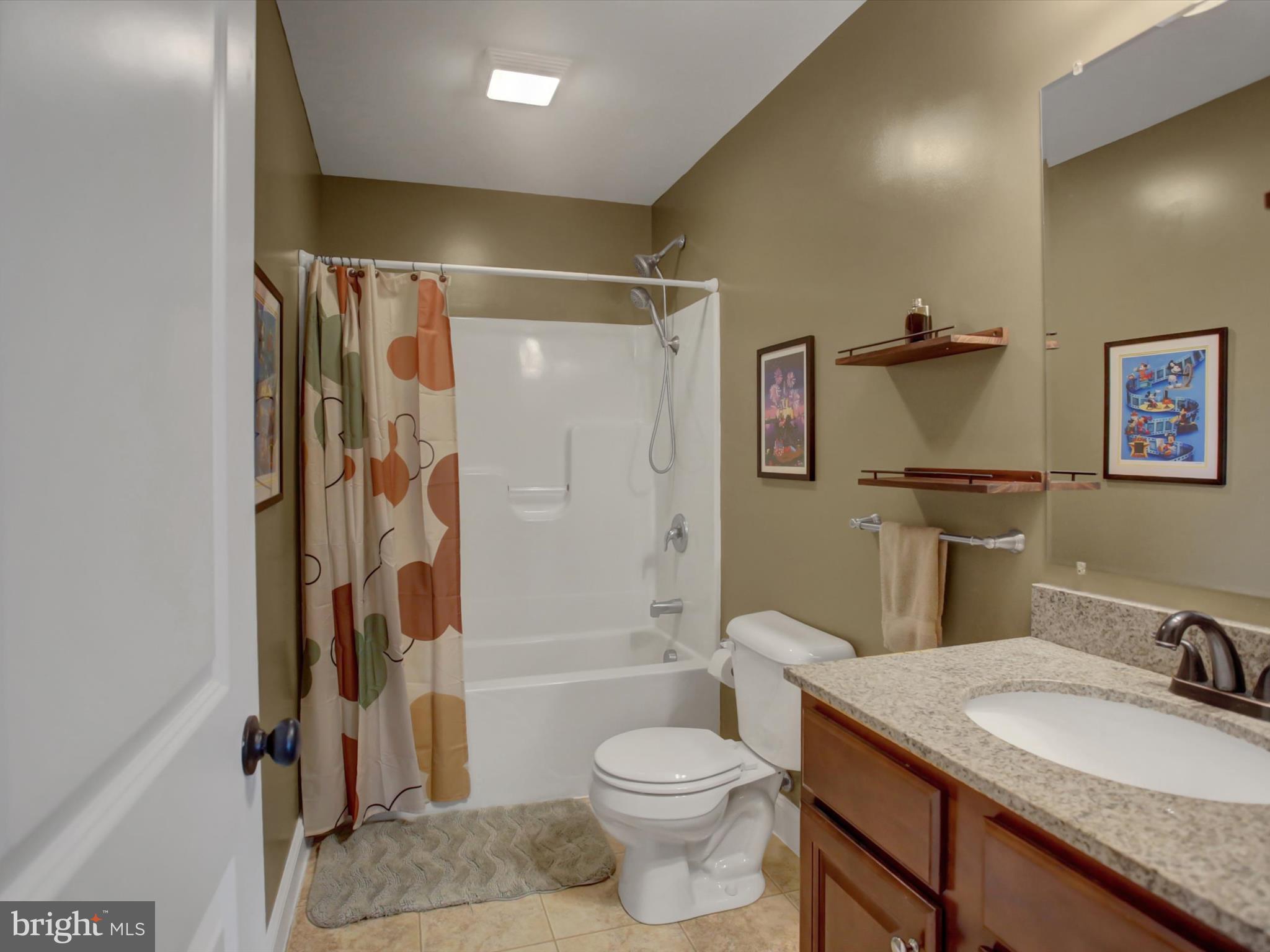 ROLLING HILLS - Residential