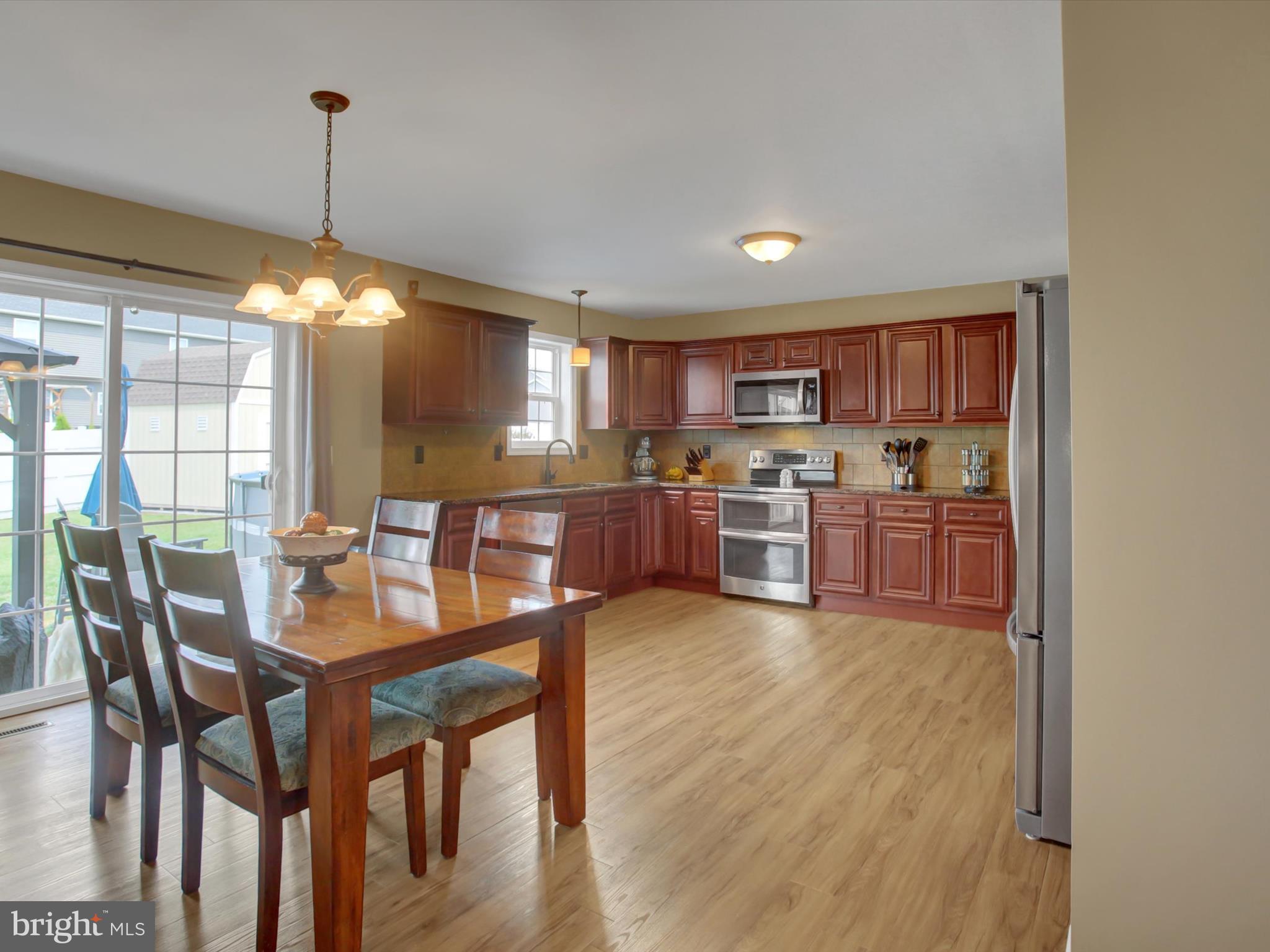 ROLLING HILLS - Residential