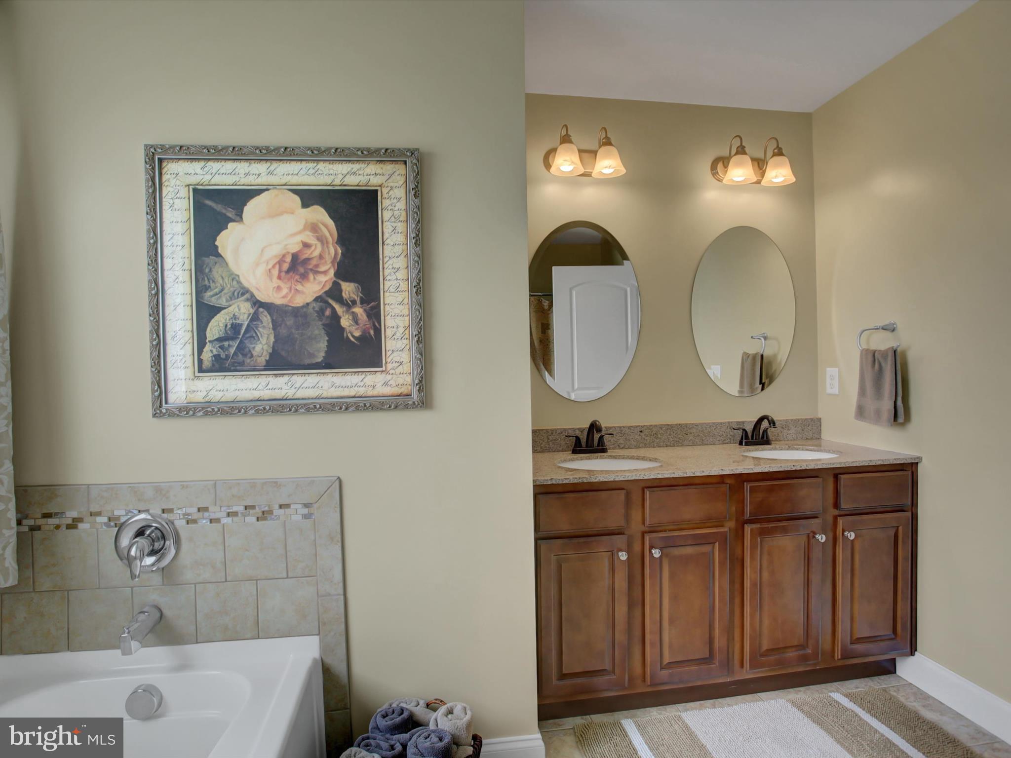 ROLLING HILLS - Residential