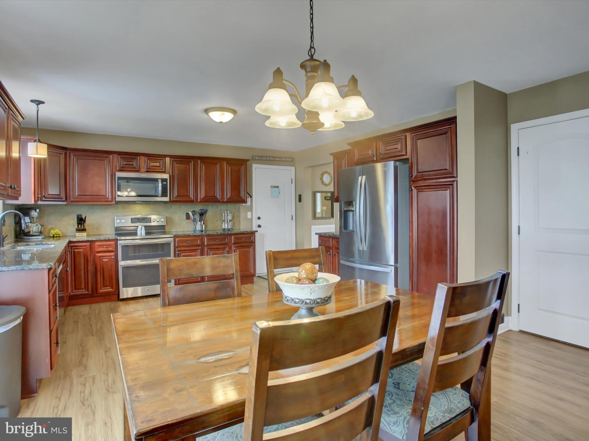 ROLLING HILLS - Residential