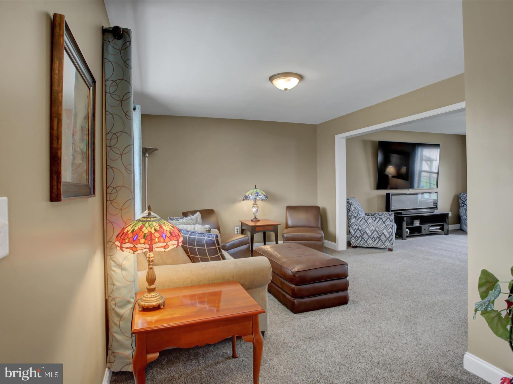 ROLLING HILLS - Residential