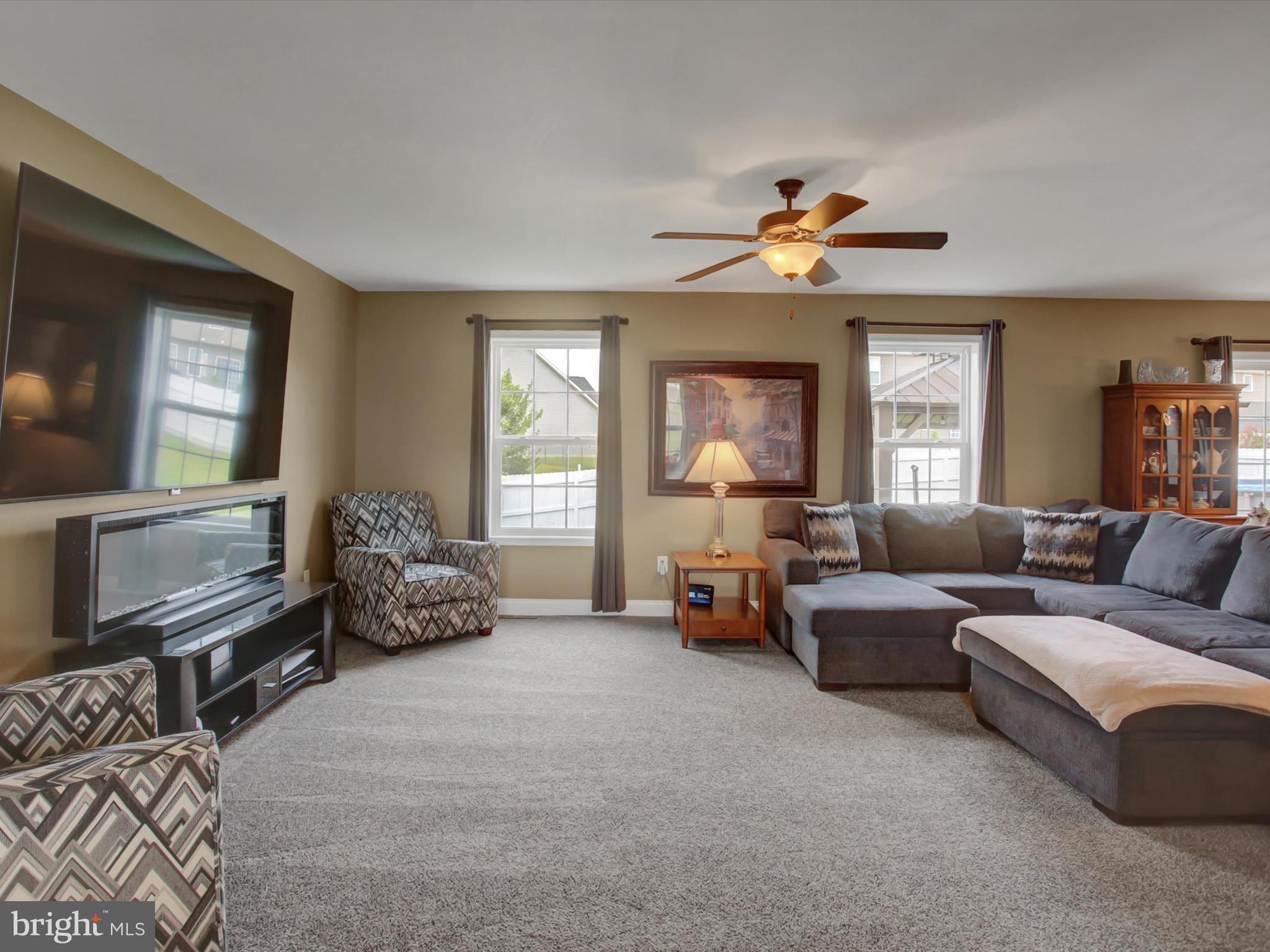 ROLLING HILLS - Residential