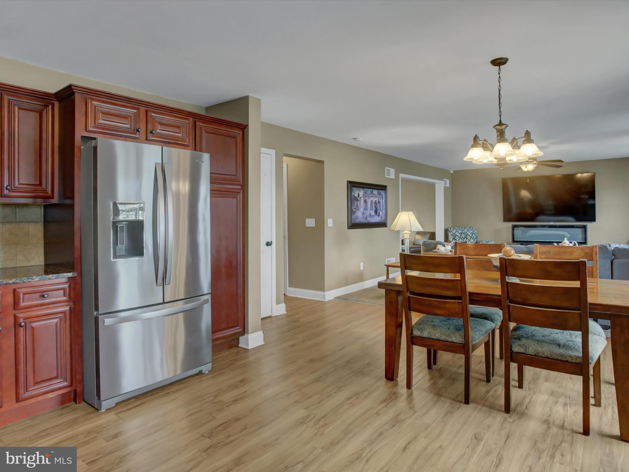 ROLLING HILLS - Residential