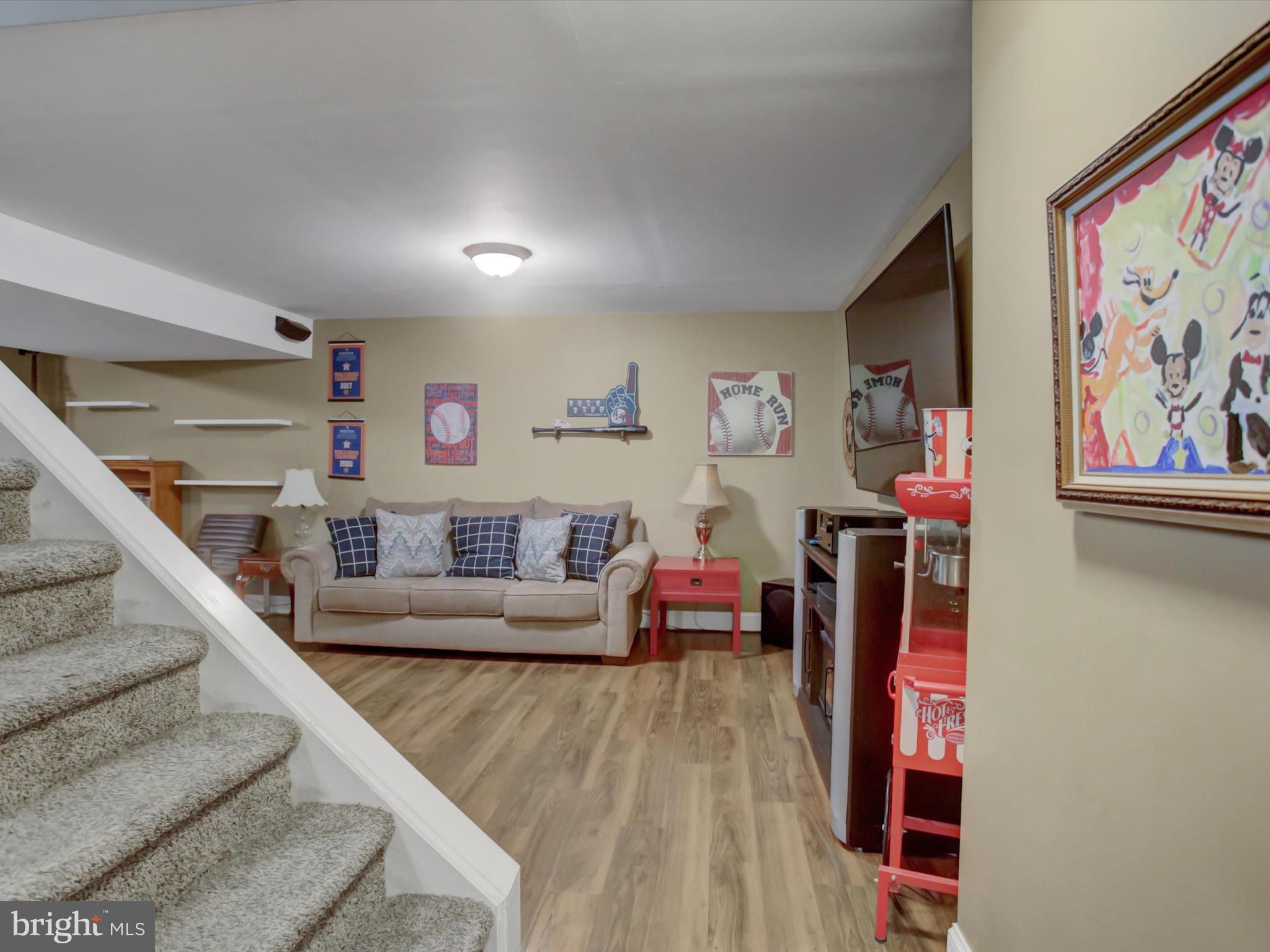 ROLLING HILLS - Residential