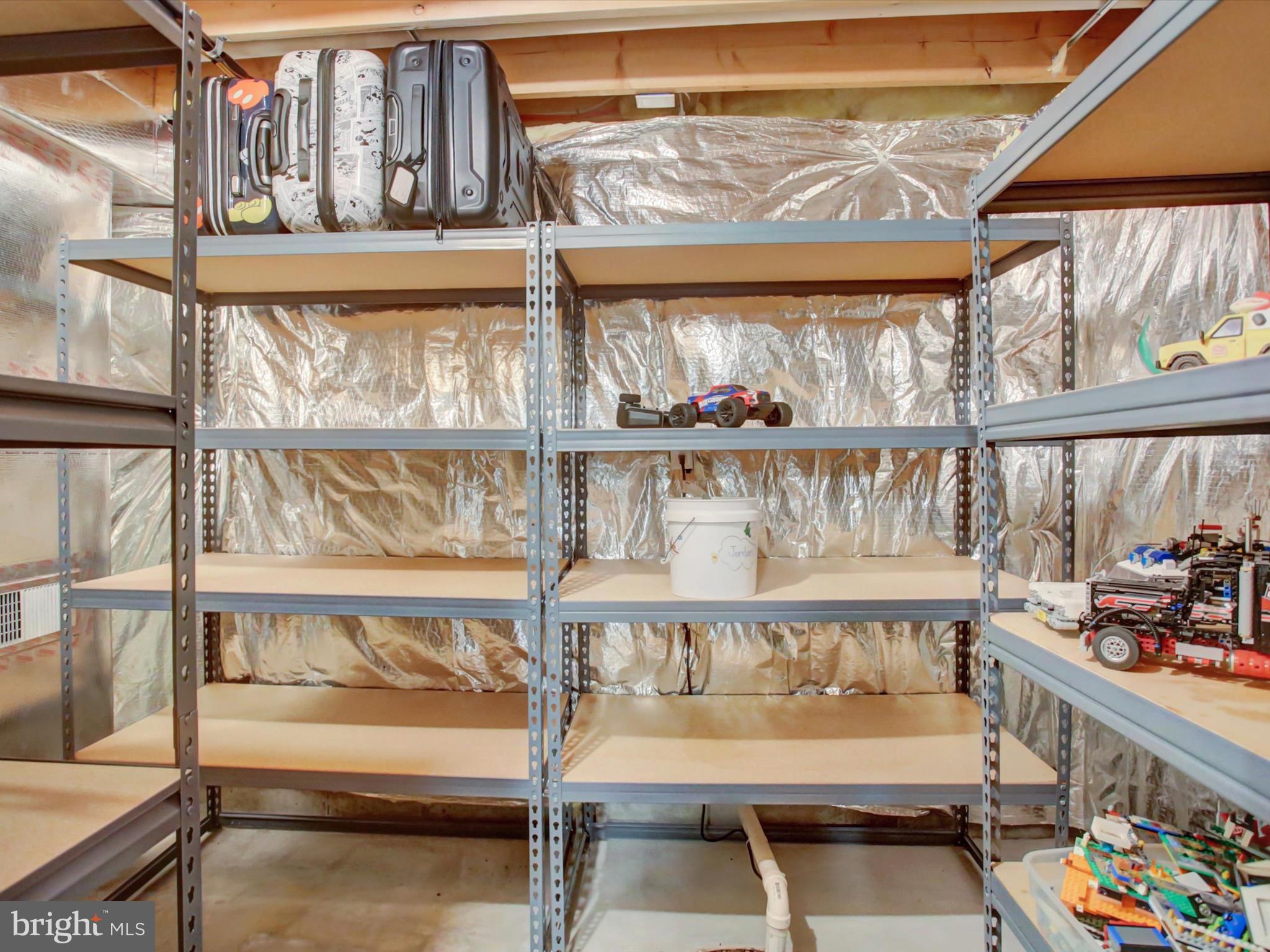 ROLLING HILLS - Residential