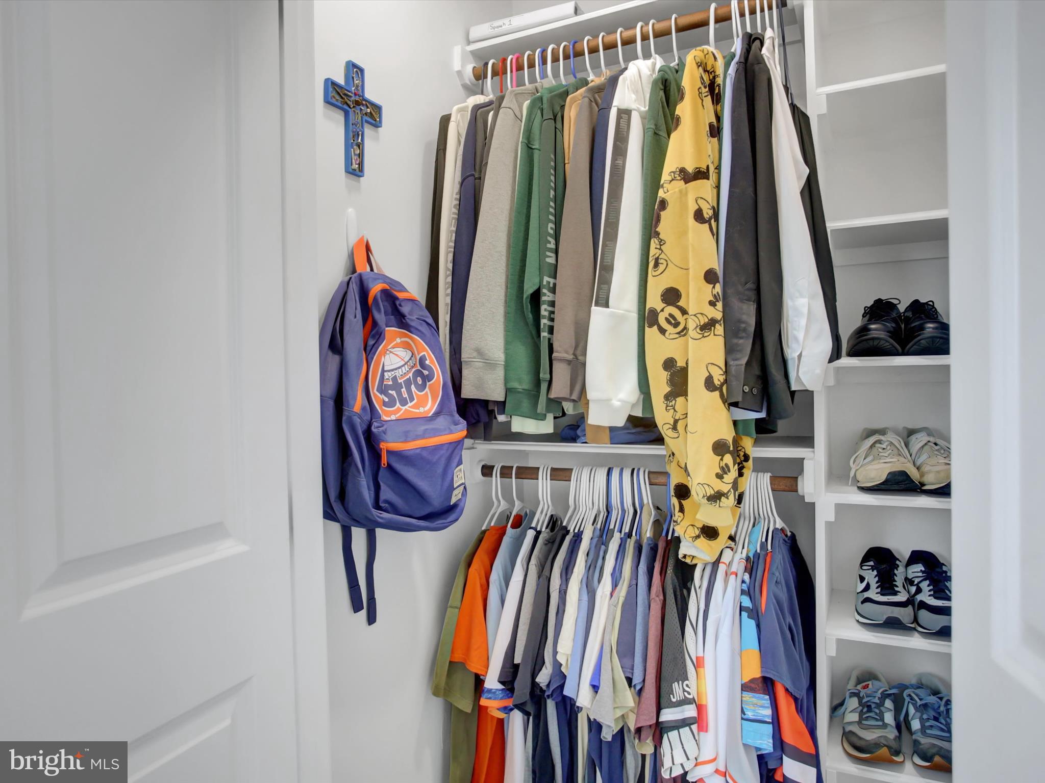 ROLLING HILLS - Residential