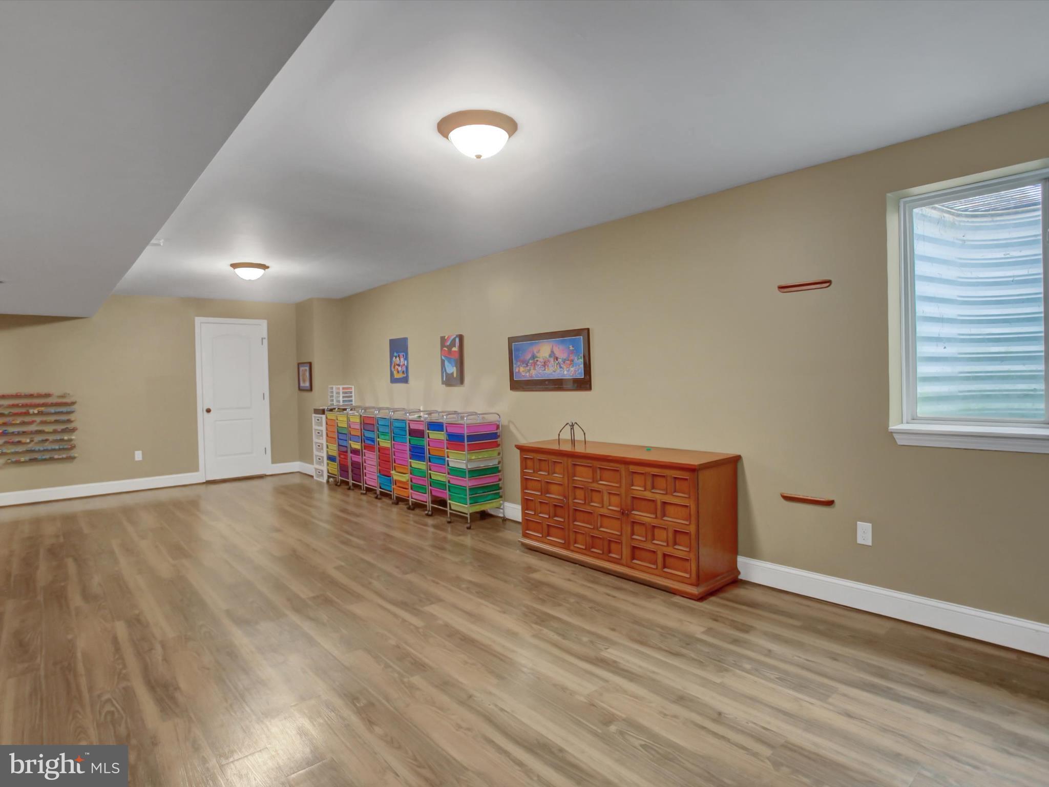 ROLLING HILLS - Residential