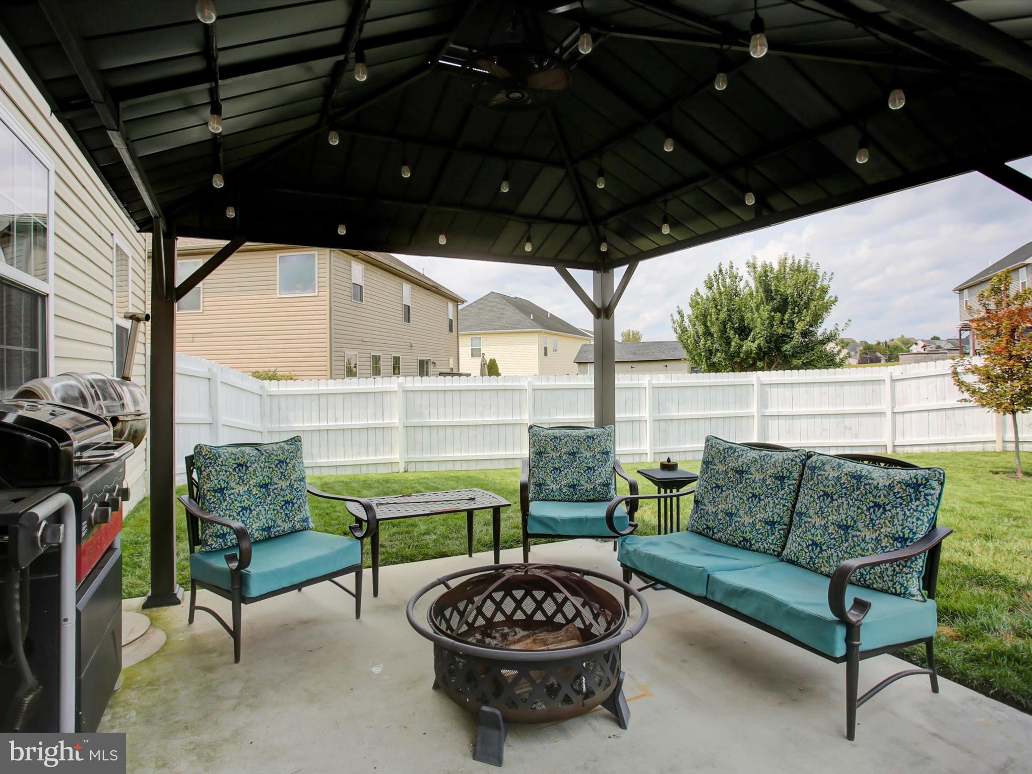 ROLLING HILLS - Residential