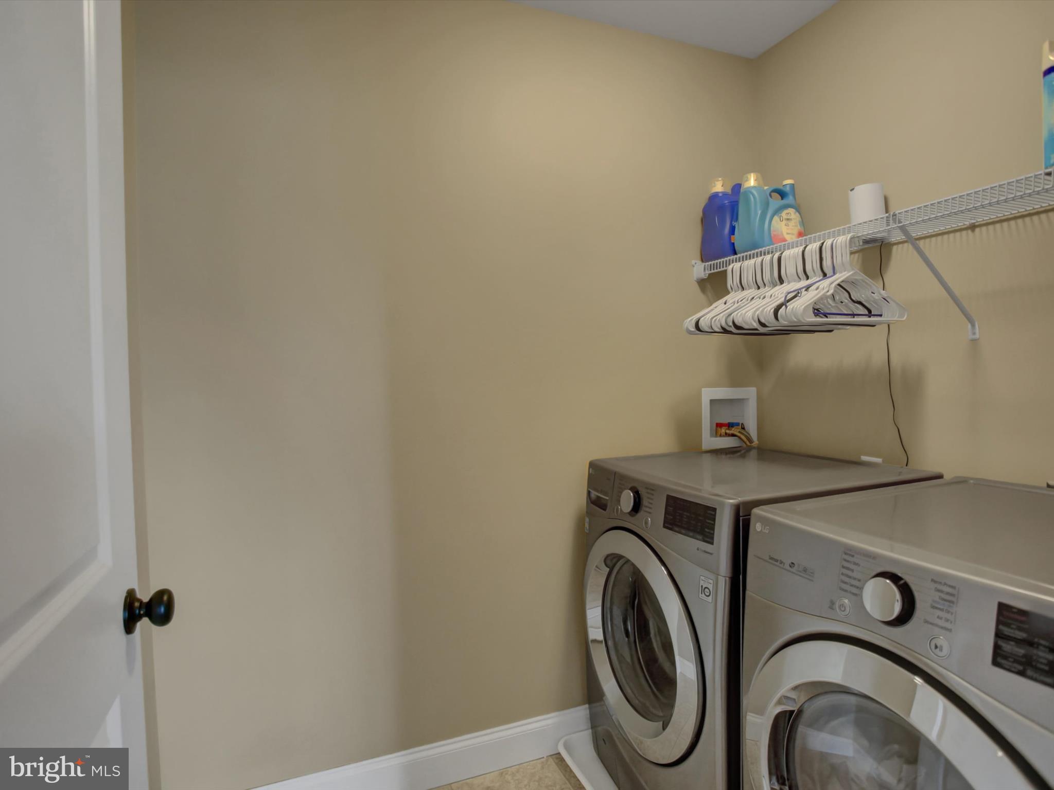 ROLLING HILLS - Residential