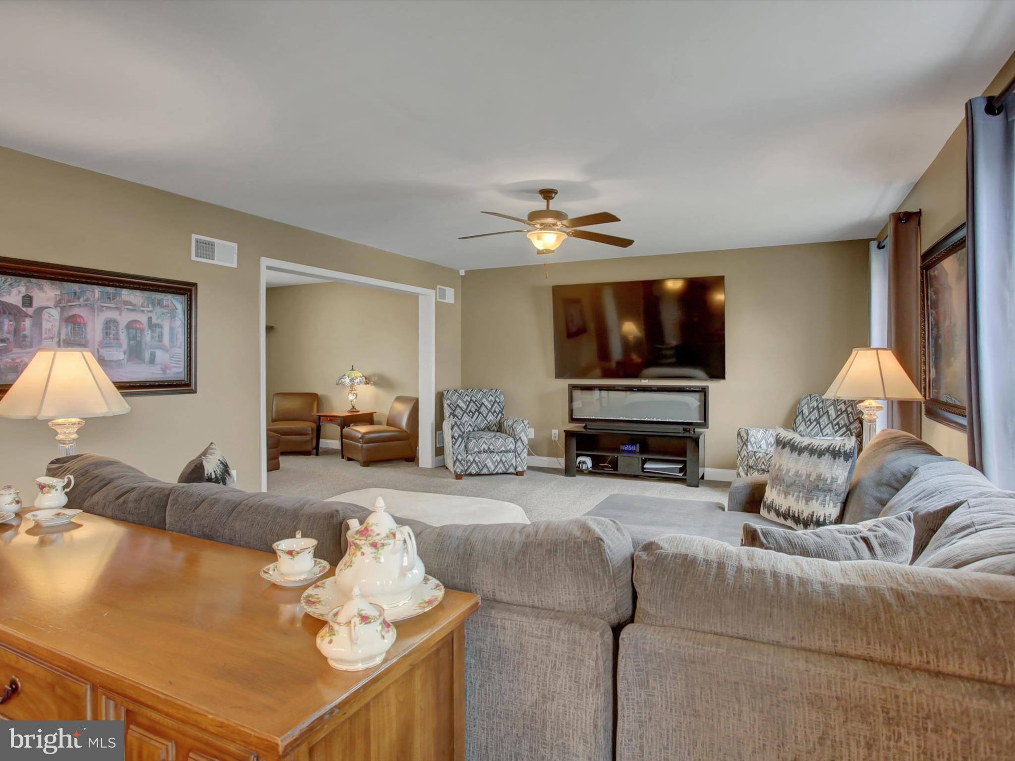 ROLLING HILLS - Residential