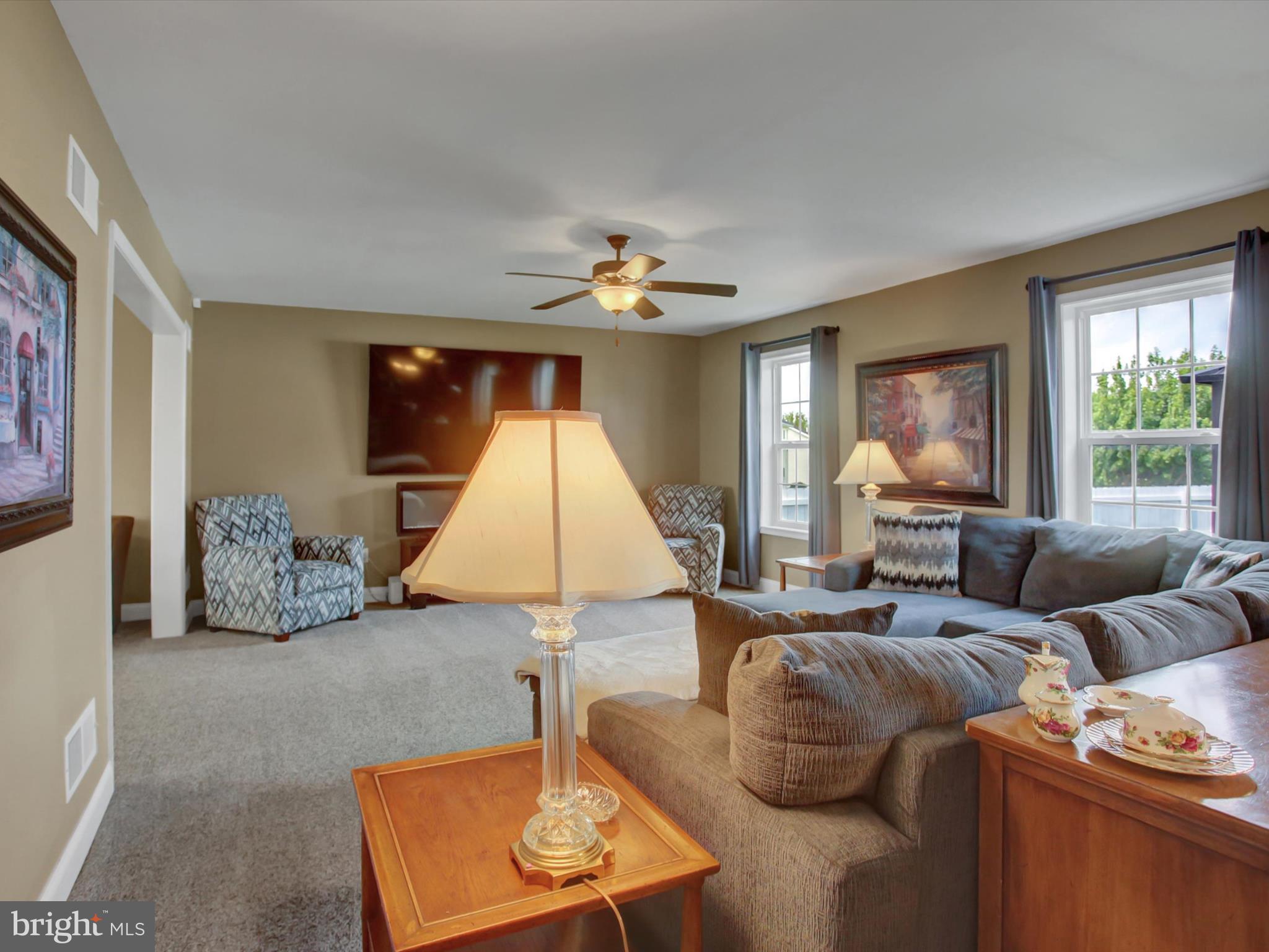 ROLLING HILLS - Residential