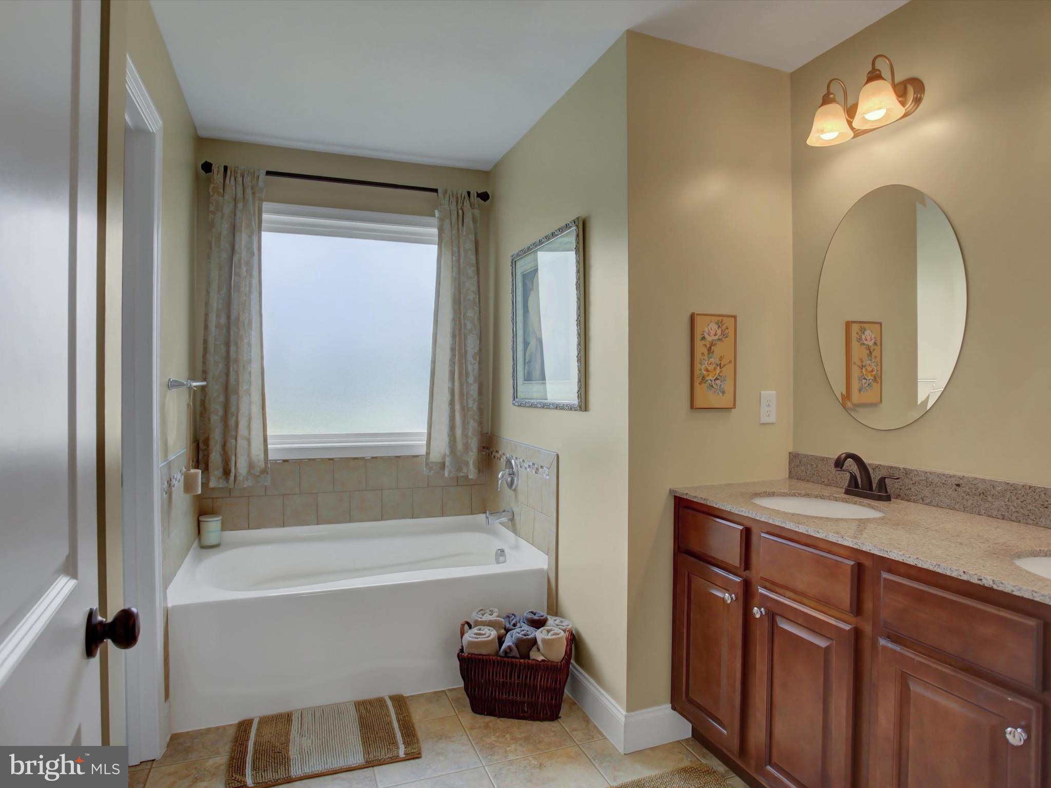 ROLLING HILLS - Residential