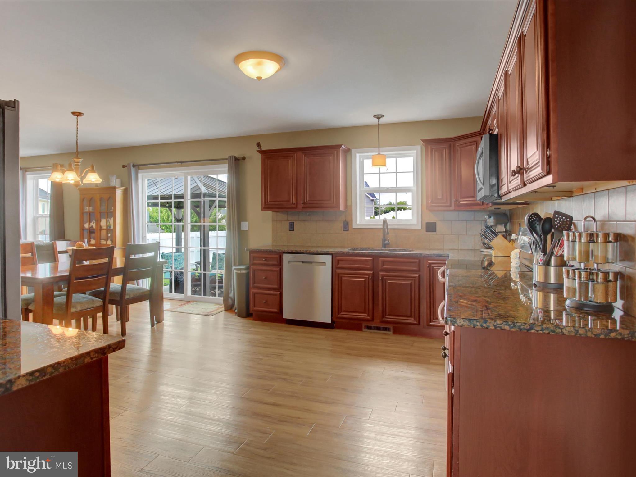 ROLLING HILLS - Residential