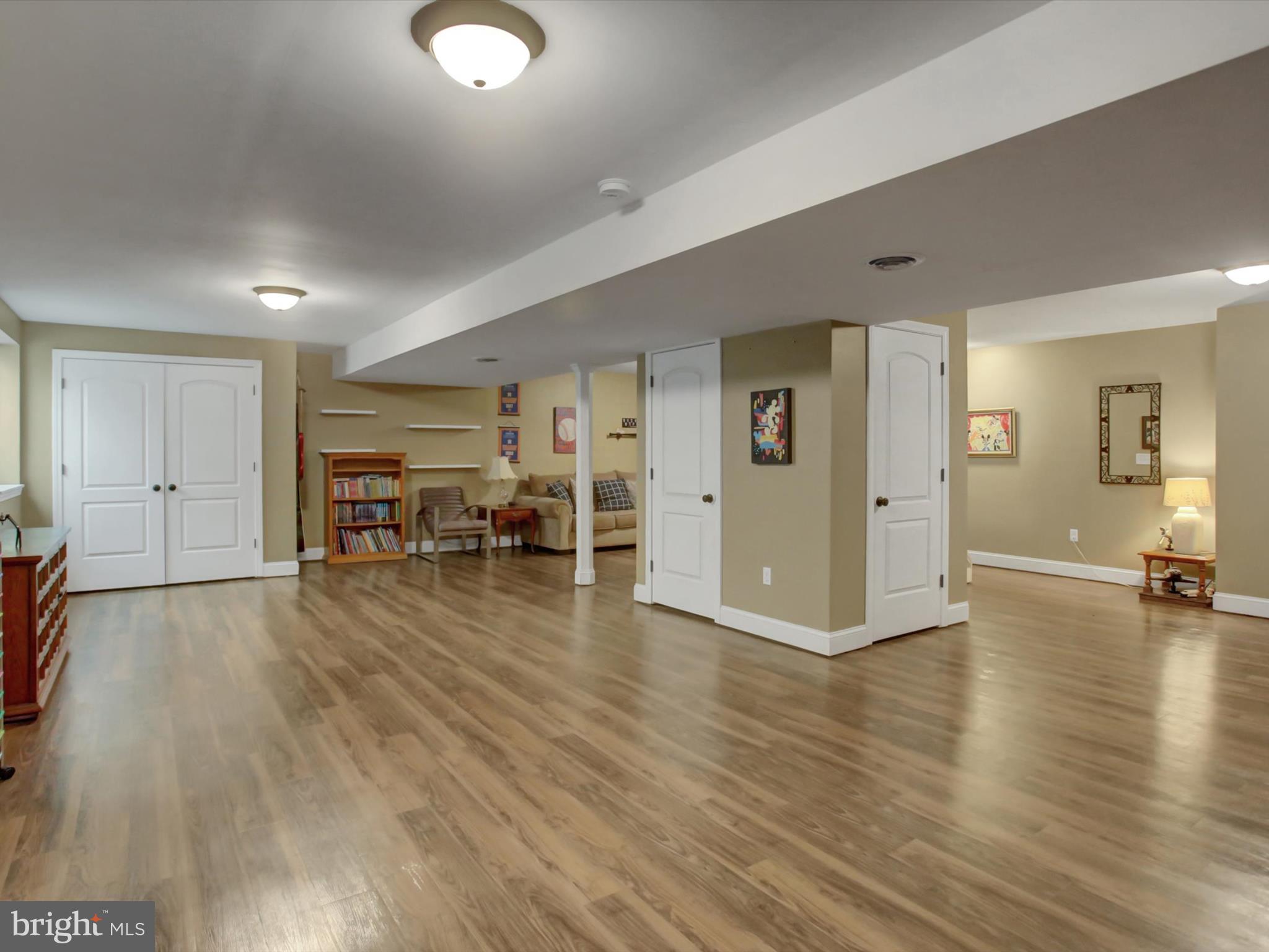 ROLLING HILLS - Residential