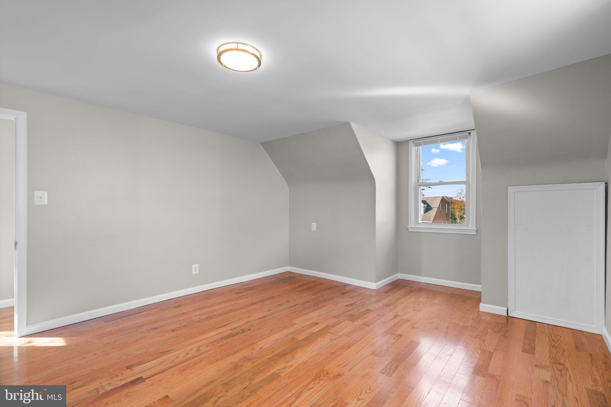 HILLENDALE PARK - Residential