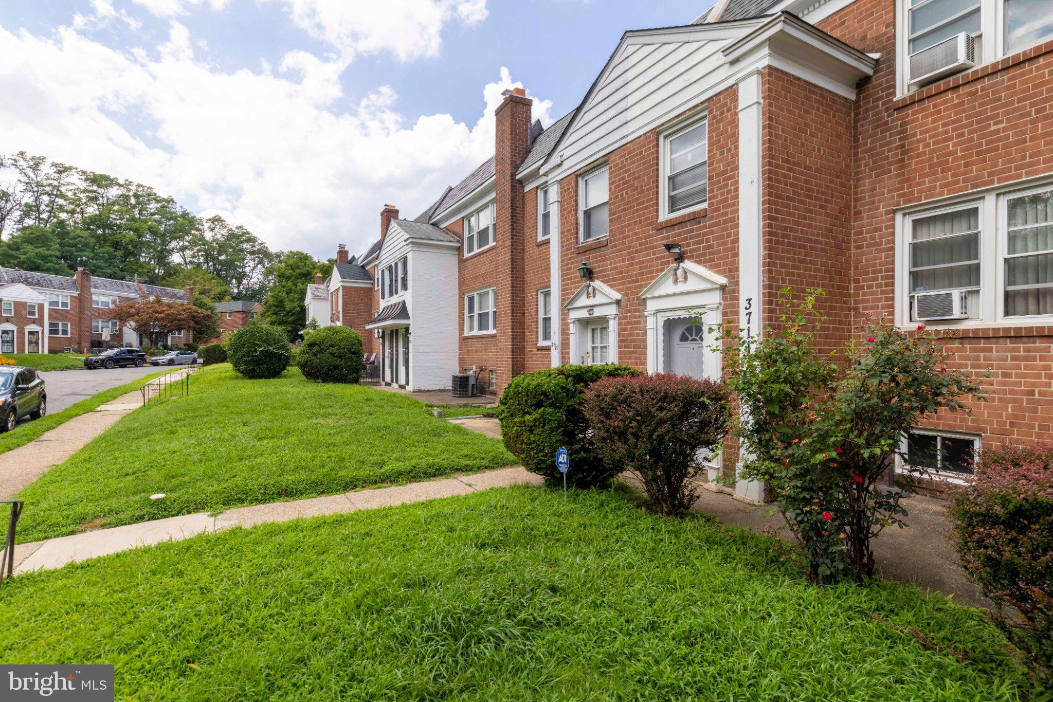 3711 MIMI CIRCLE CIRCLE