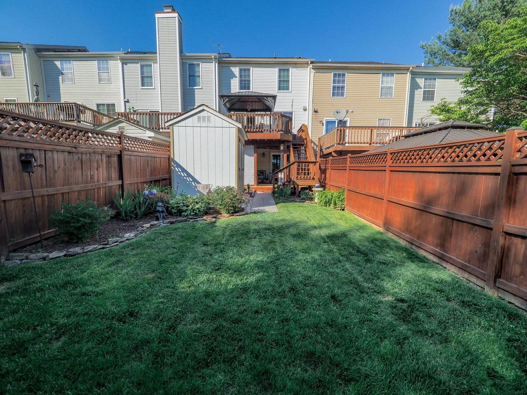 1816 BRAMBLE BROOK LANE
