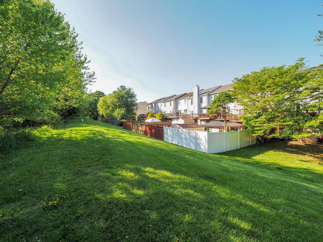 1816 BRAMBLE BROOK LANE
