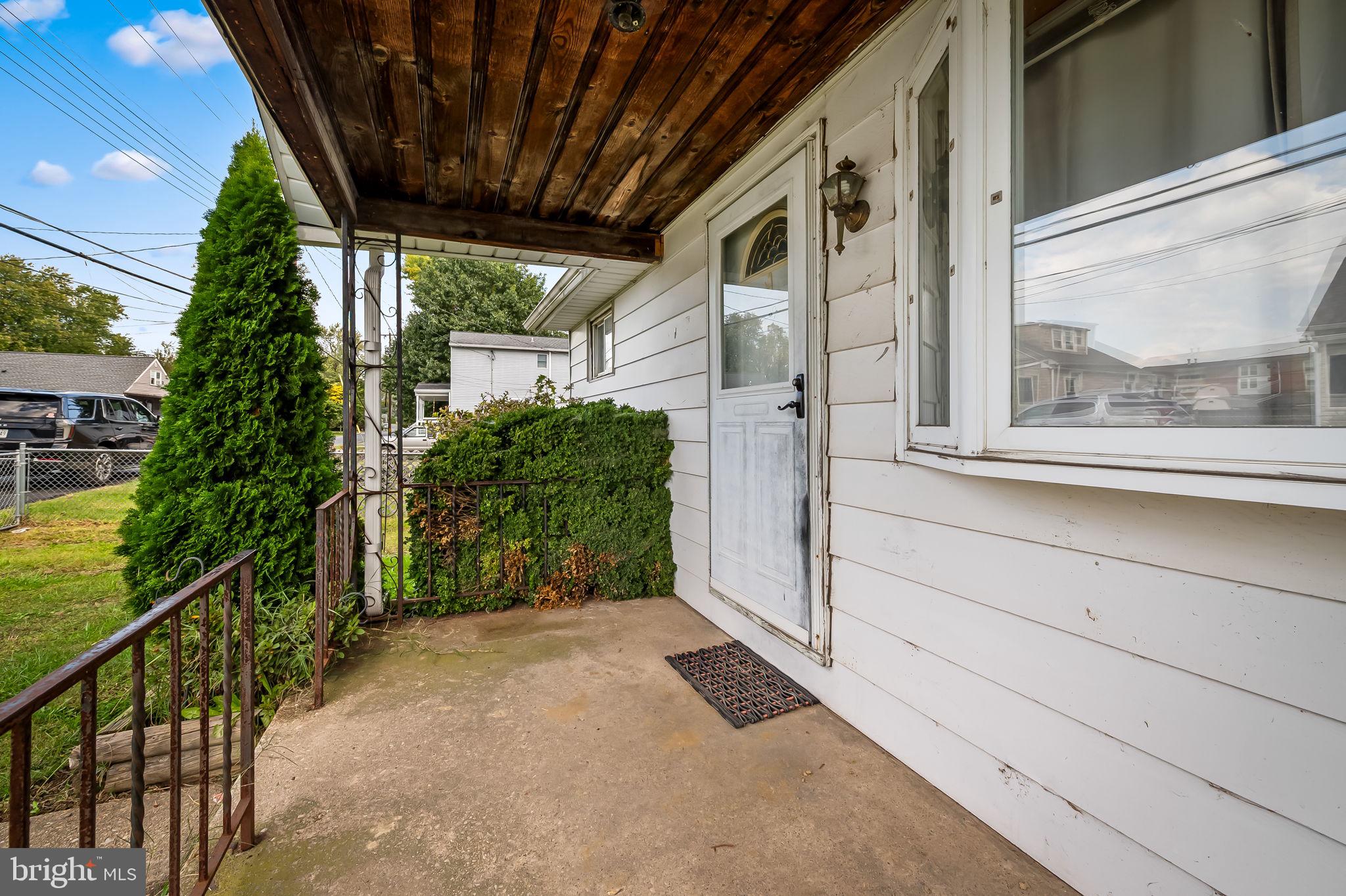 1713 WOODLAND DRIVE
