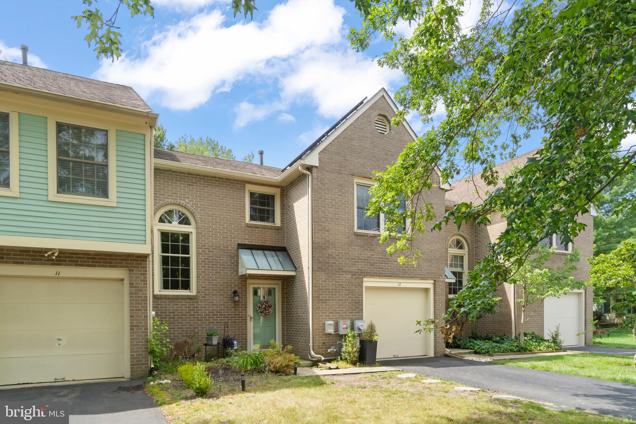 12 DORSET DRIVE