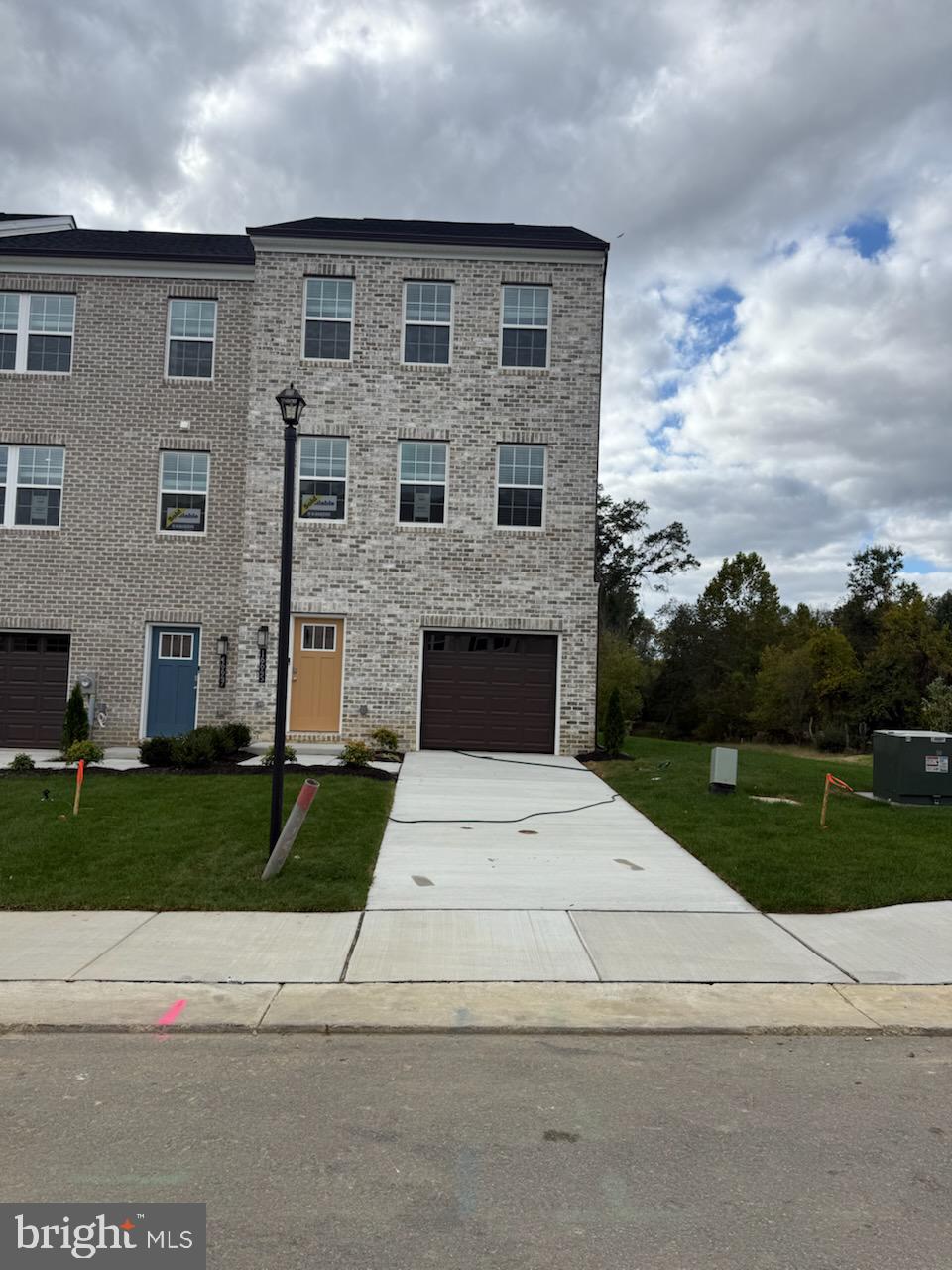 SPRING HILLS - Residential Lease