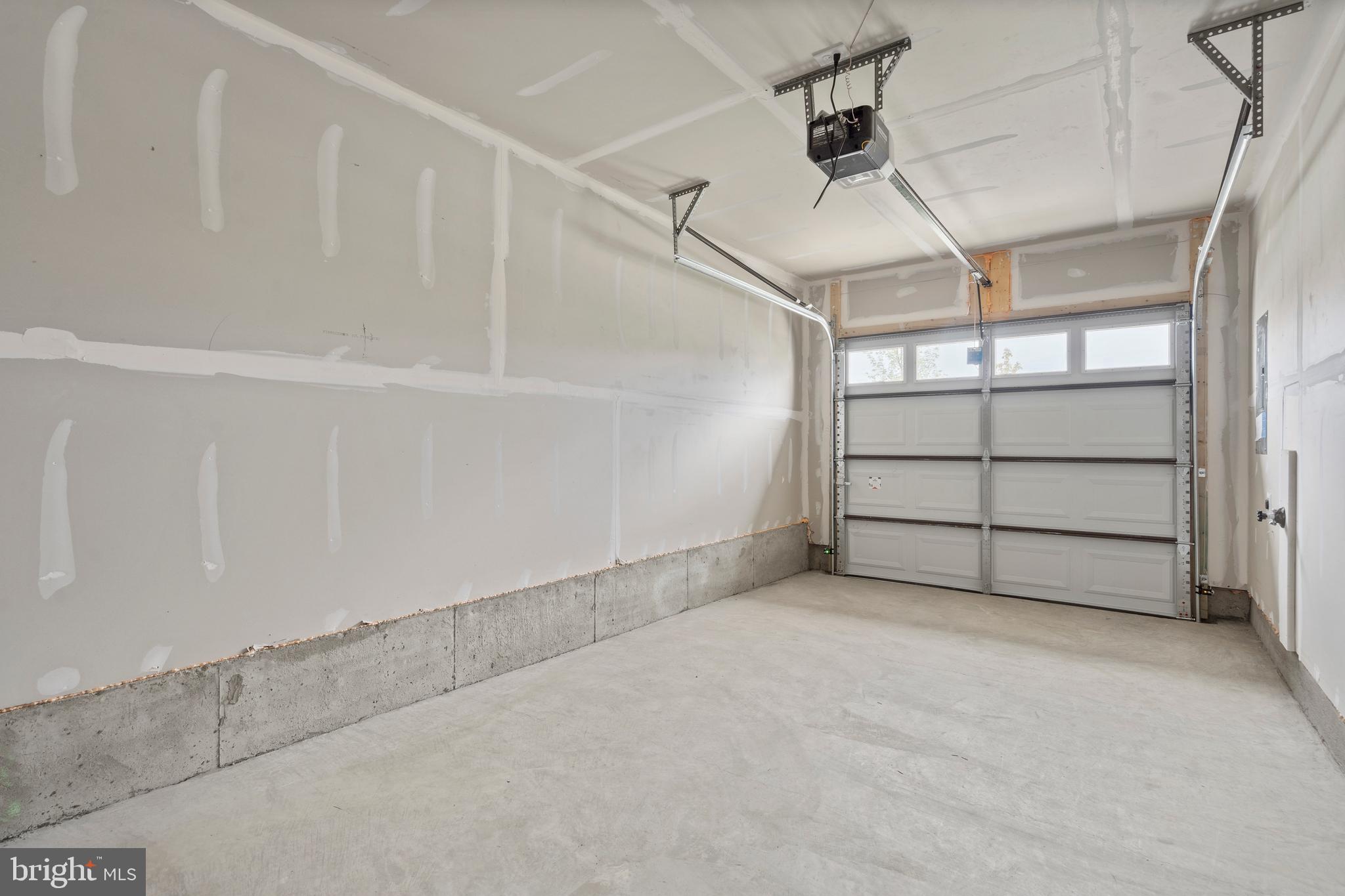 SPRING HILLS - Residential Lease