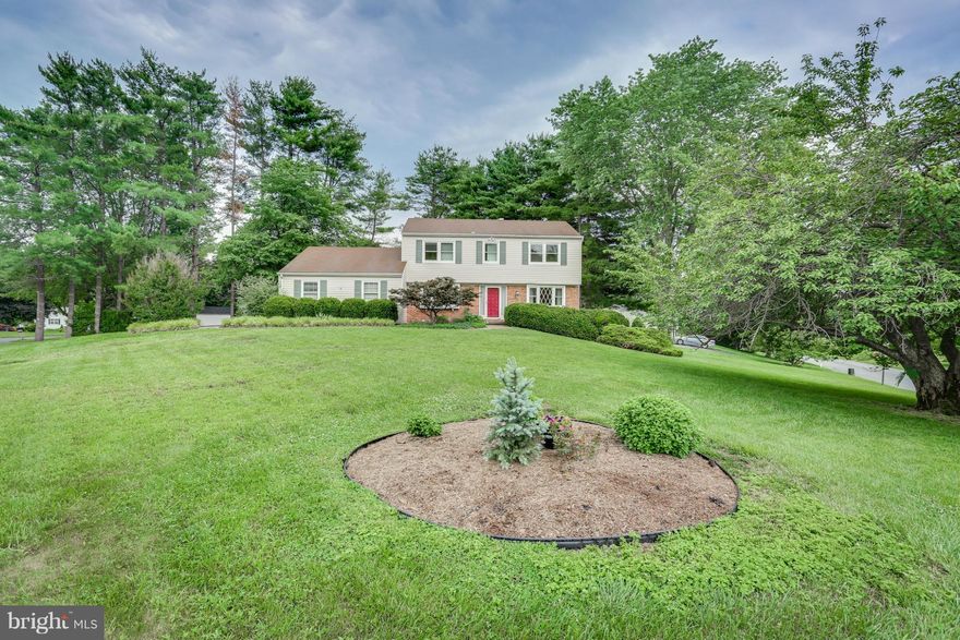 UPDATED COLONIAL IN WONDERFUL VALLEY MEDE.  CHEF'S DREAM KITCHEN FEATURING GRANITE COUNTER TOPS, STAINLESS STEEL APPLIANCES, EASY CLOSE MAPLE CABINETS, CUSTOM BACK SPLASH, HEATED CERAMIC TILE FLOORING, & A CUSTOM RANGE HOOD.  NEW HIGH EFFICIENCY WINDOWS, UPDATED BATHROOMS, HARDWOOD FLOORING ON MAIN & UPPER FLOORS, REAR SUNROOM, DECK, PATIO, CORNER LOT, & A FINISHED LOWER LEVEL.  SHOWS PERFECT!