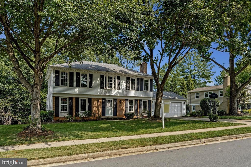 Photo of 1811 Saint Roman Drive, VIENNA, VA 22182 (MLS # VAFX2264176)