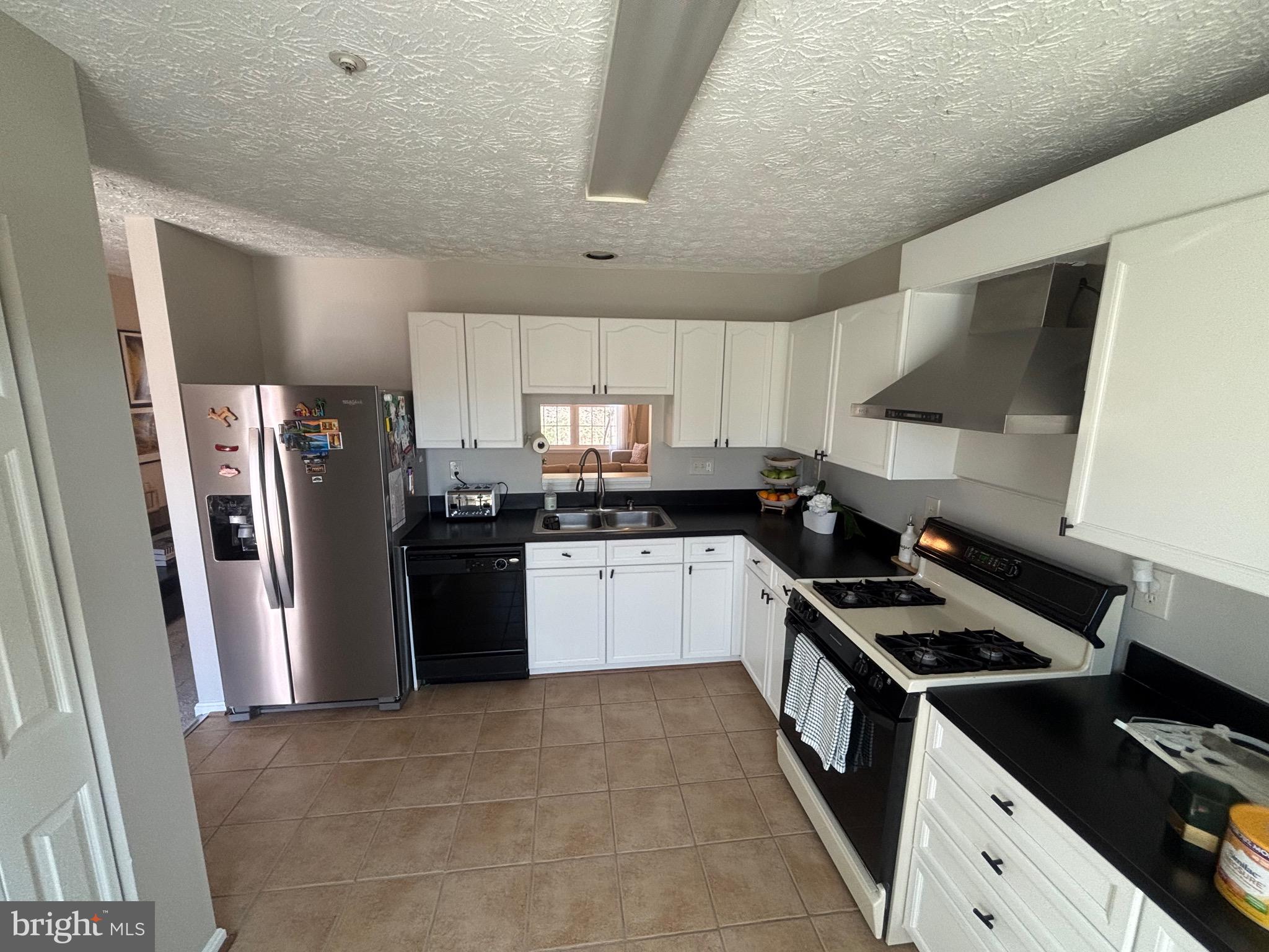 SNOWDEN RIDGE - Residential Lease