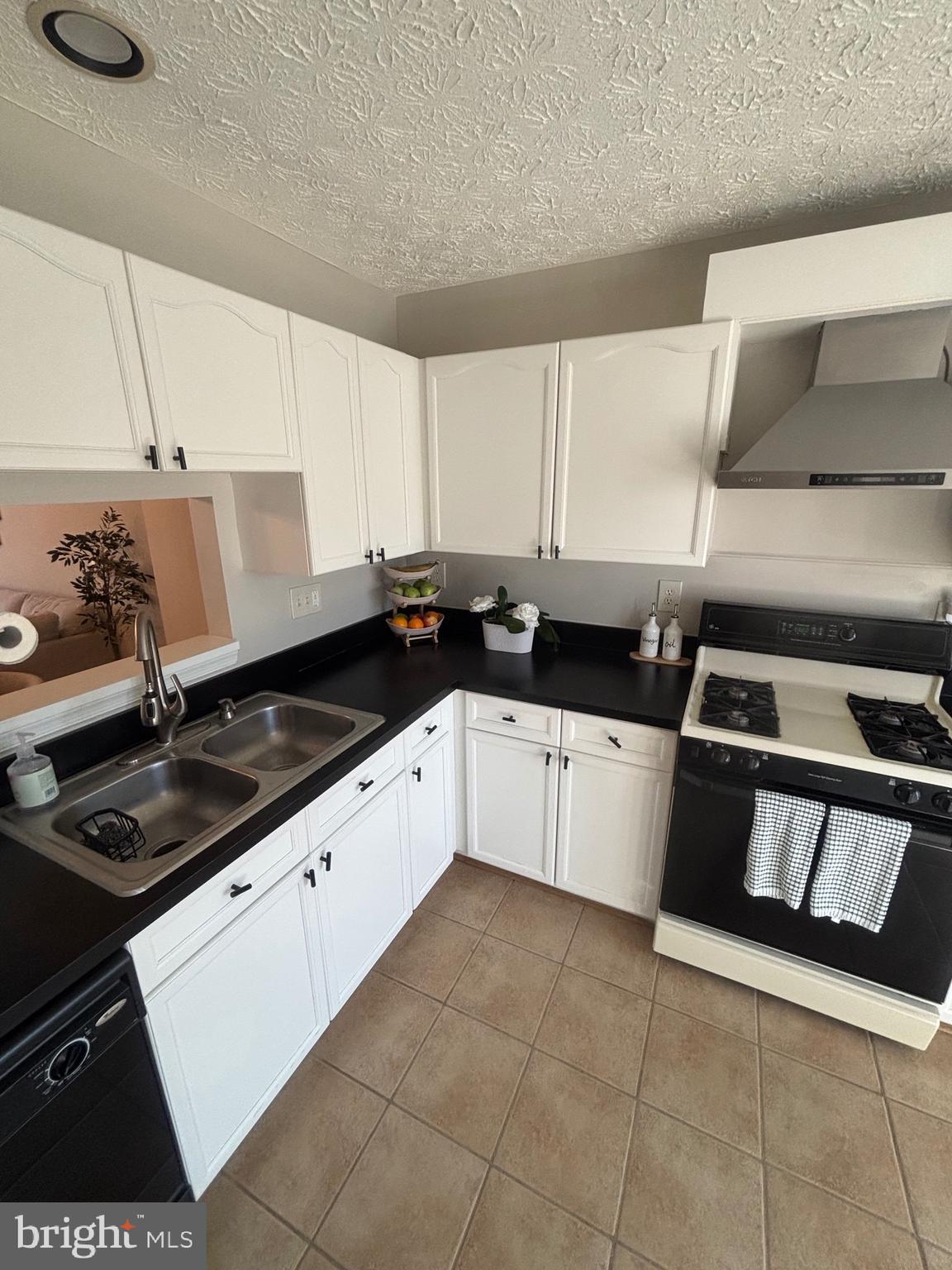 SNOWDEN RIDGE - Residential Lease