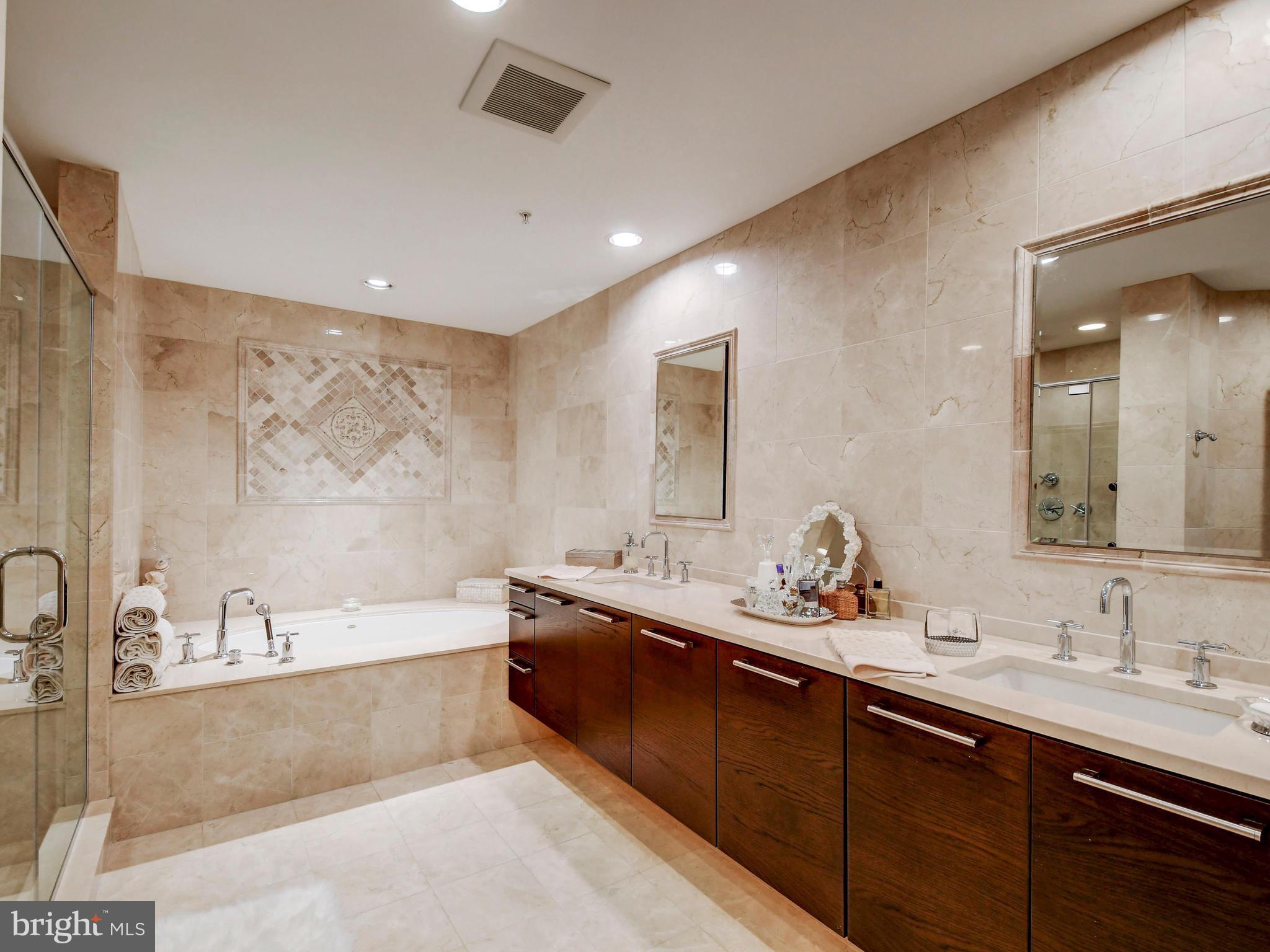 THE RITZ-CARLTON RESIDENCES - Residential