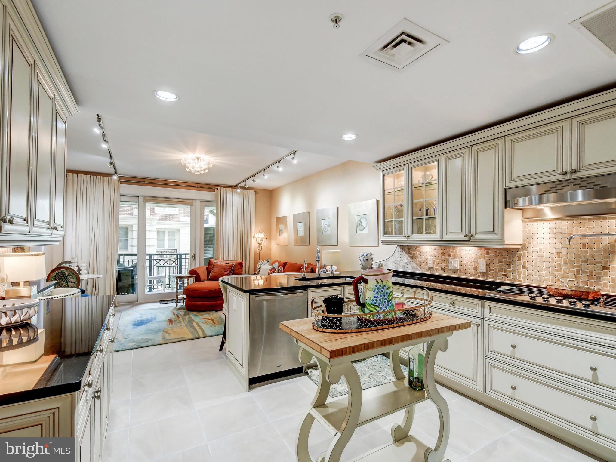 THE RITZ-CARLTON RESIDENCES - Residential