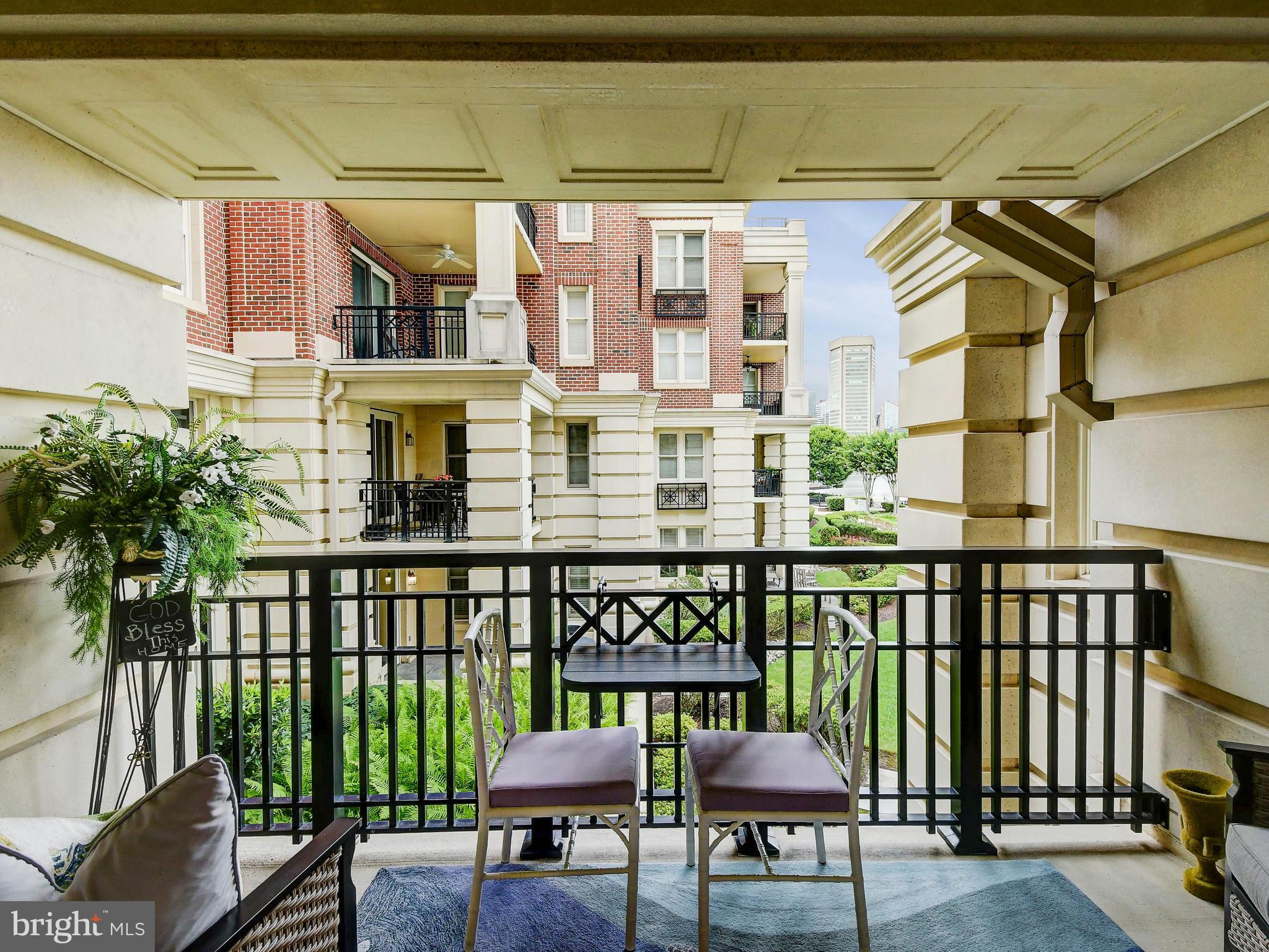 THE RITZ-CARLTON RESIDENCES - Residential