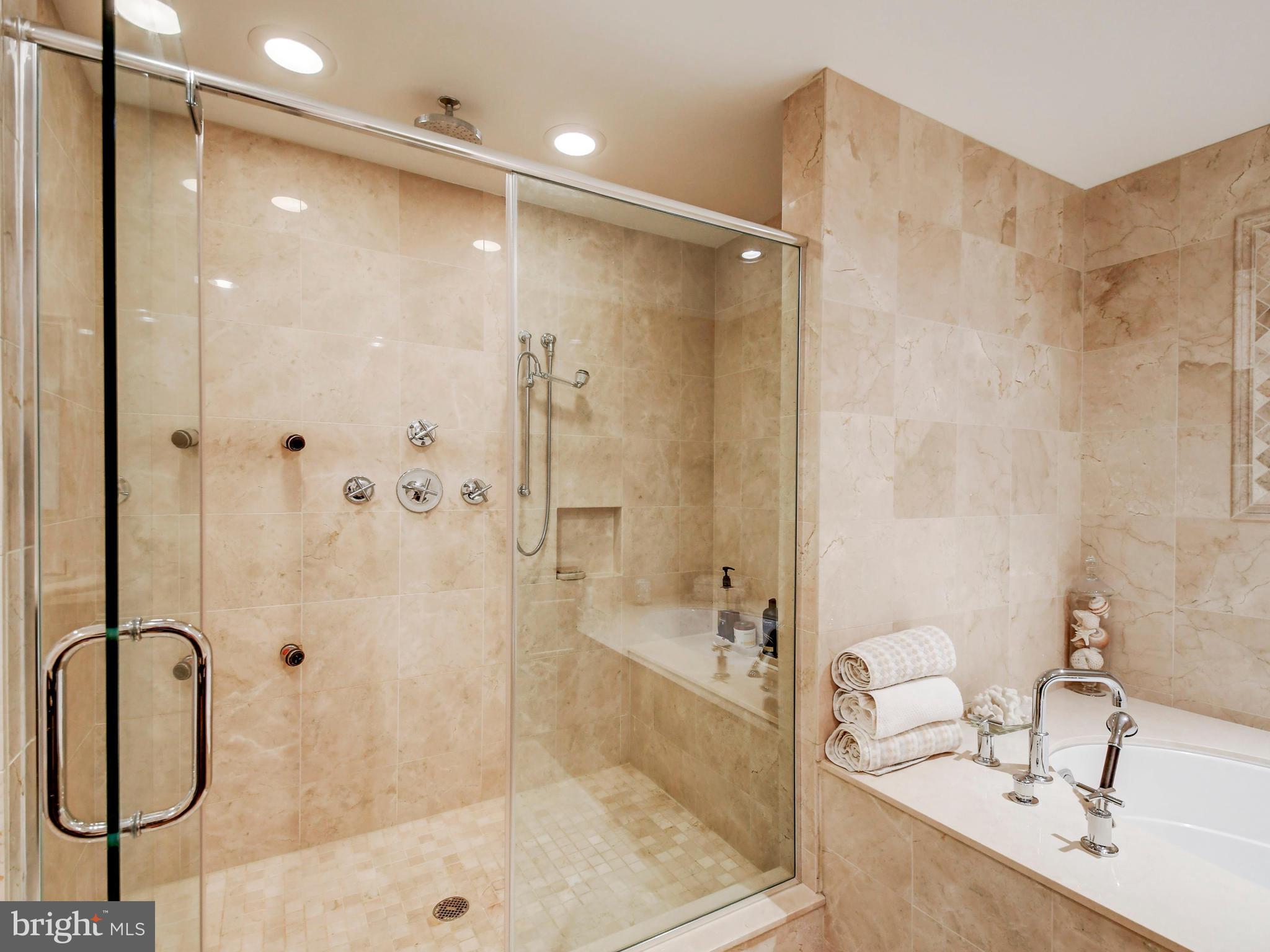 THE RITZ-CARLTON RESIDENCES - Residential