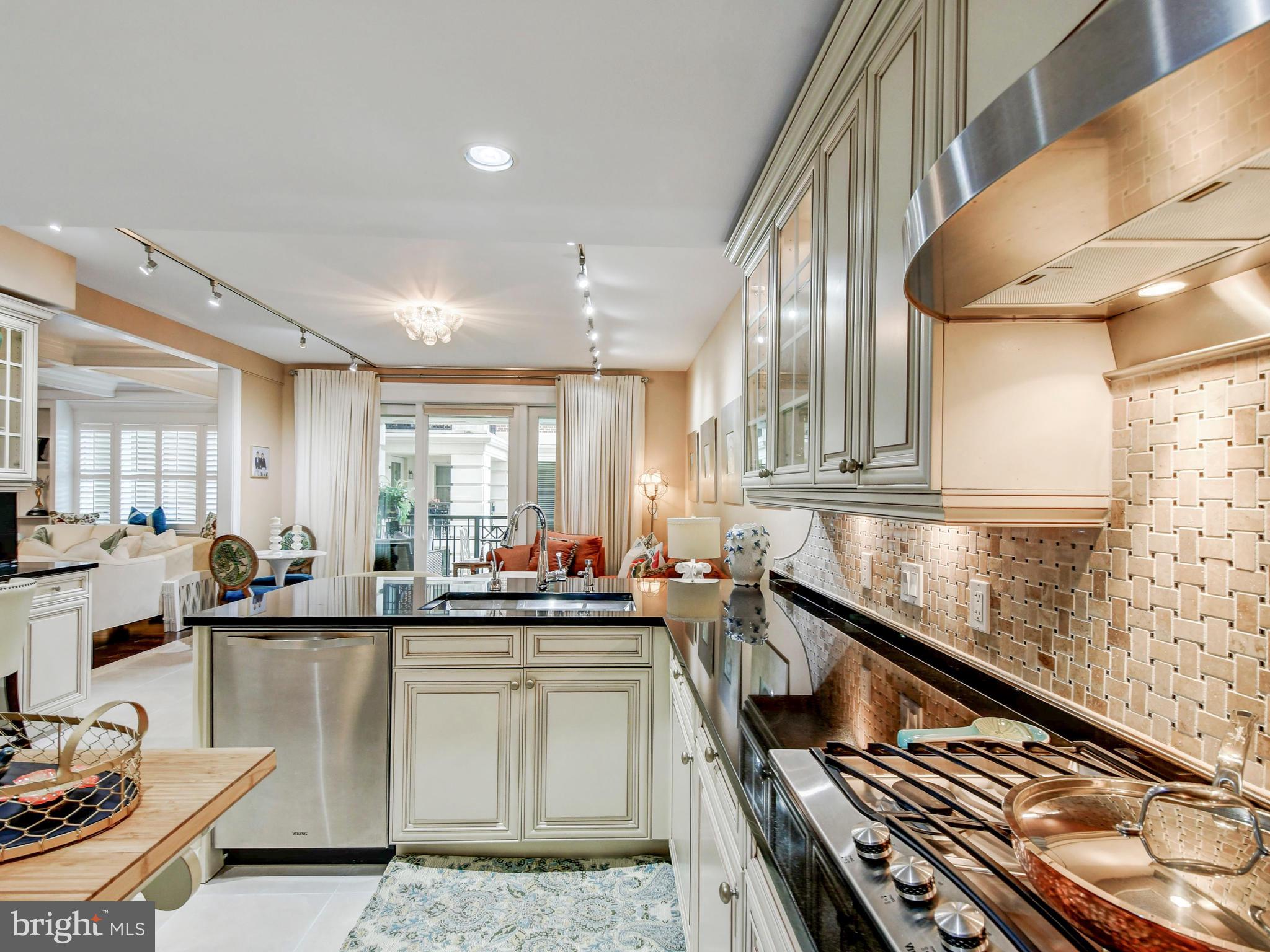 THE RITZ-CARLTON RESIDENCES - Residential