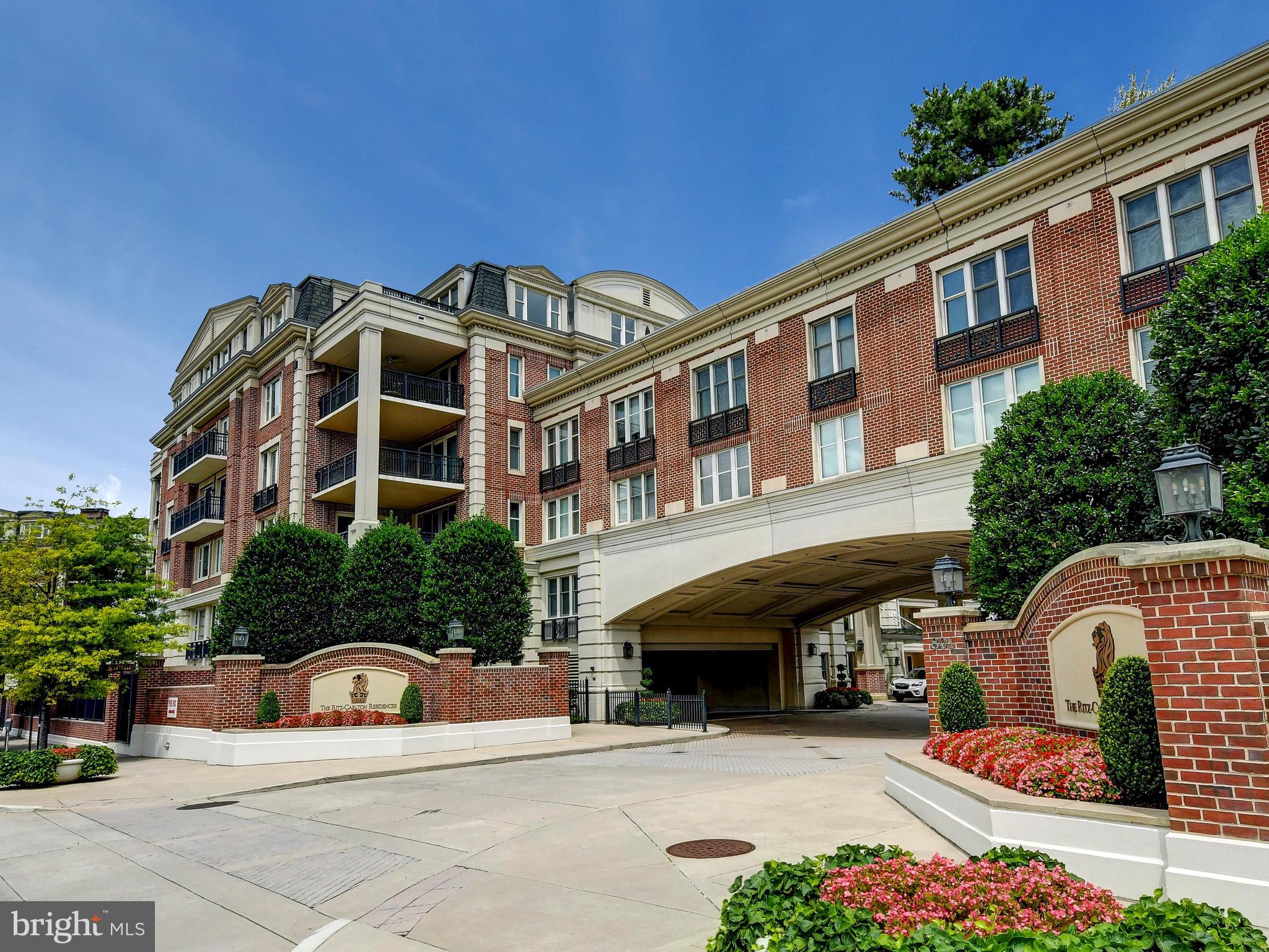 THE RITZ-CARLTON RESIDENCES - Residential