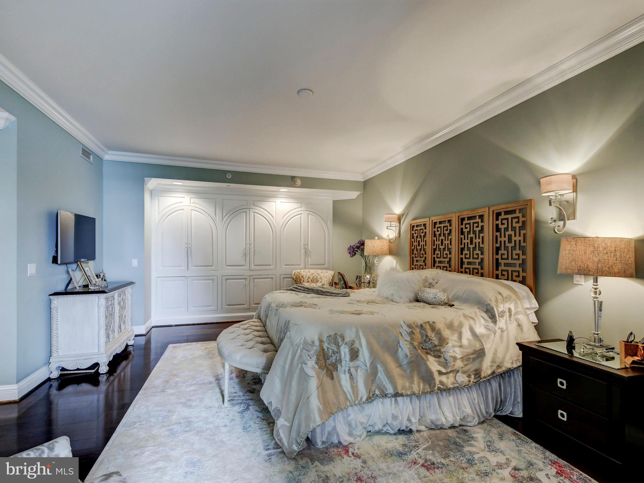 THE RITZ-CARLTON RESIDENCES - Residential