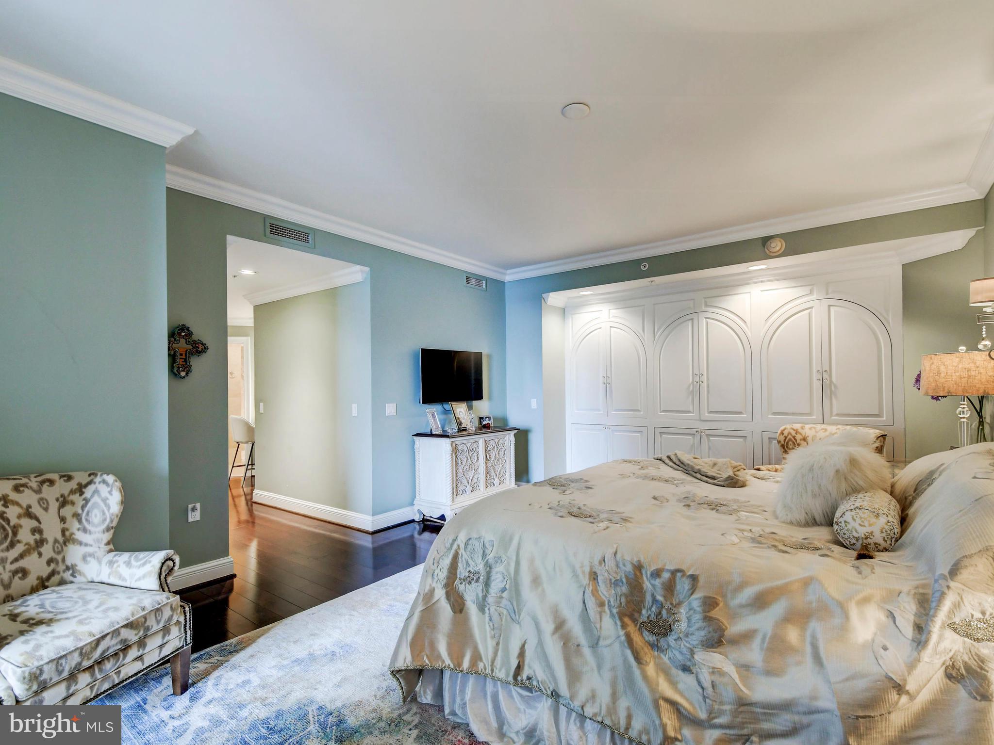 THE RITZ-CARLTON RESIDENCES - Residential