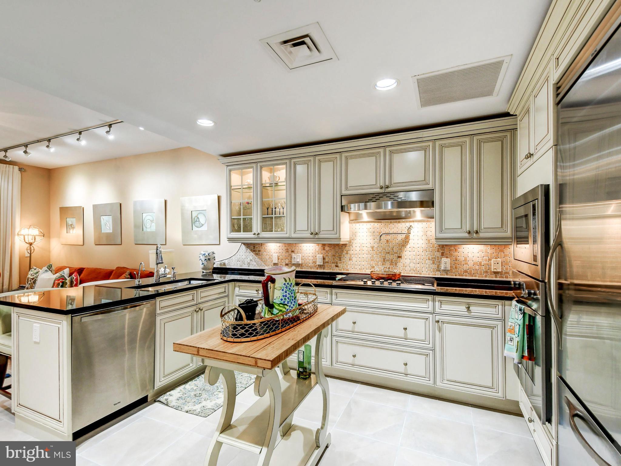 THE RITZ-CARLTON RESIDENCES - Residential