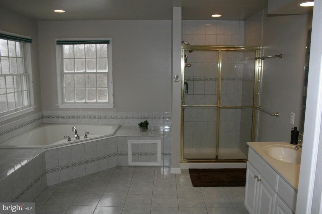 SADDLE RIDGE - Residential