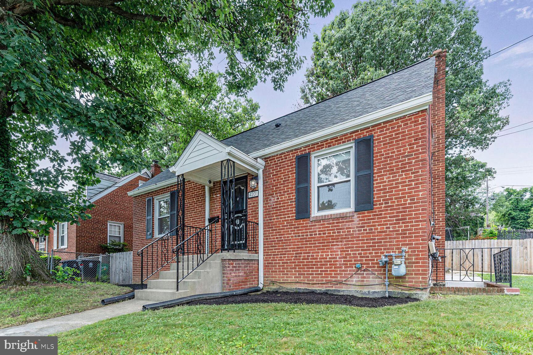Welcome to this beautifully updated single-family home offering the perfect blend of comfort, style, and space. Boasting 6 generous bedrooms and 2.5 bathrooms, this home is ideal for large families or those needing extra room to spread out.
Step inside to find brand-new flooring throughout and a modern, updated kitchen designed for both everyday living and entertaining. The fully finished basement with exterior access provides additional living space—perfect for a guest suite, home office, or recreational area.
Outside, enjoy the convenience of a side driveway for ample parking and a fully fenced yard, ideal for kids, pets, or private gatherings.
Don’t miss your chance to own this move-in-ready gem with room to grow. Schedule your private showing today!