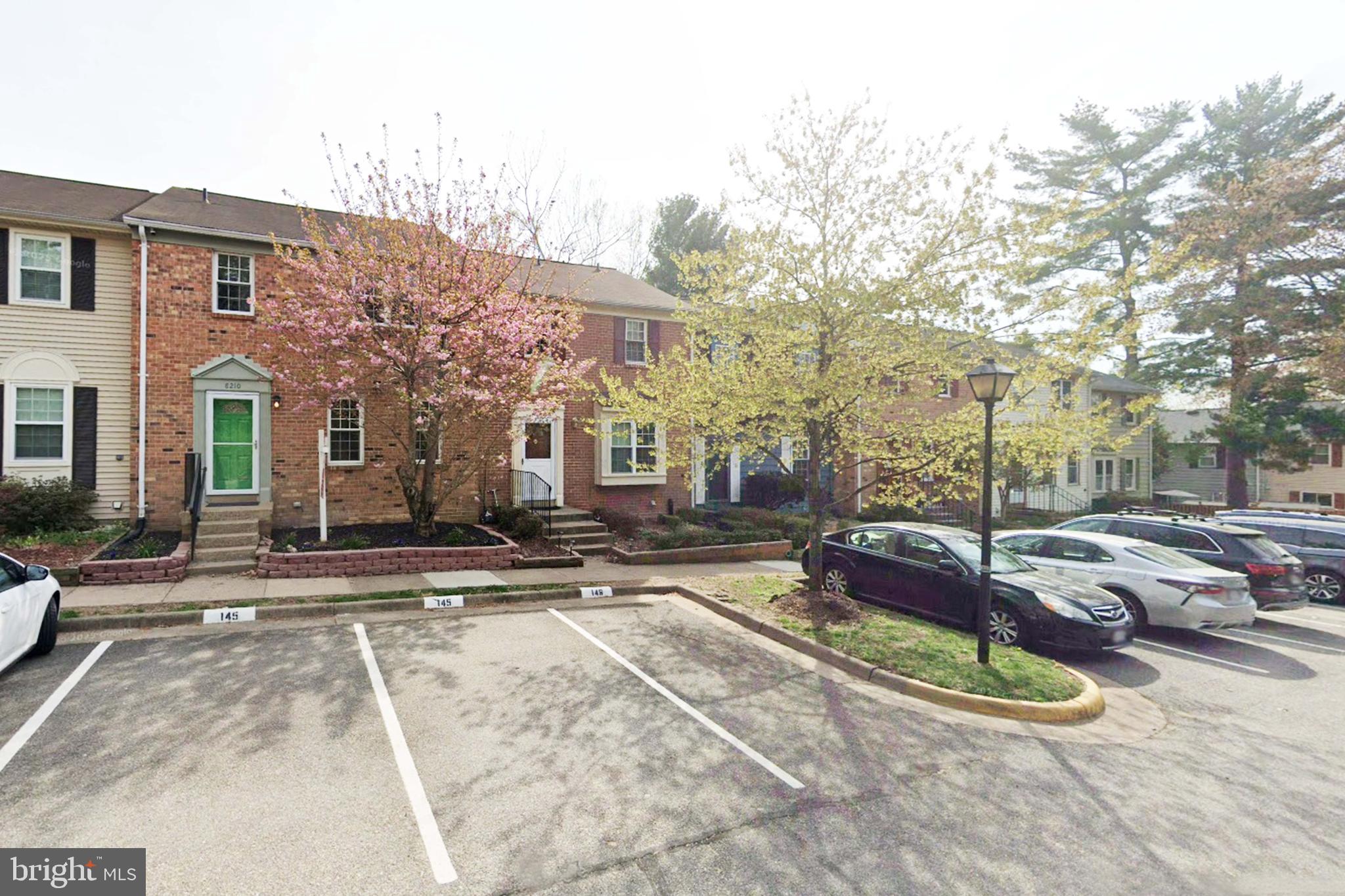 PICTURES UPLOADED!!! Great Location!!! move-in ready large 3-level townhome with walk-out lower level and deck. 4 bed and 3.5 Bath. Near Fairfax Parkway, I-95, Rte 1, Fort Belvoir. All bathrooms with Kohler fixtures, Toto toilets, granite vanities, master walk-in shower. Sunny refurbished eat-in kitchen with granite countertops, pantry, bay windows.