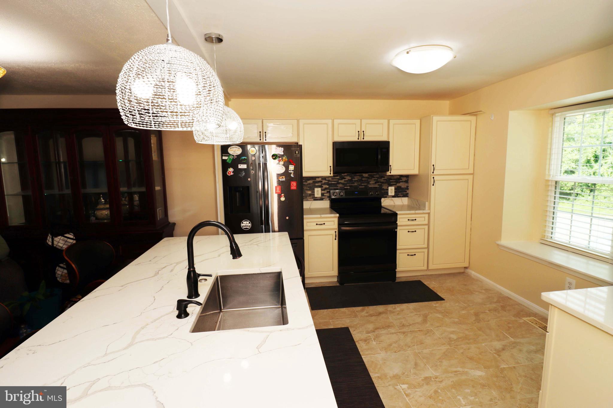 8208 STATIONHOUSE COURT