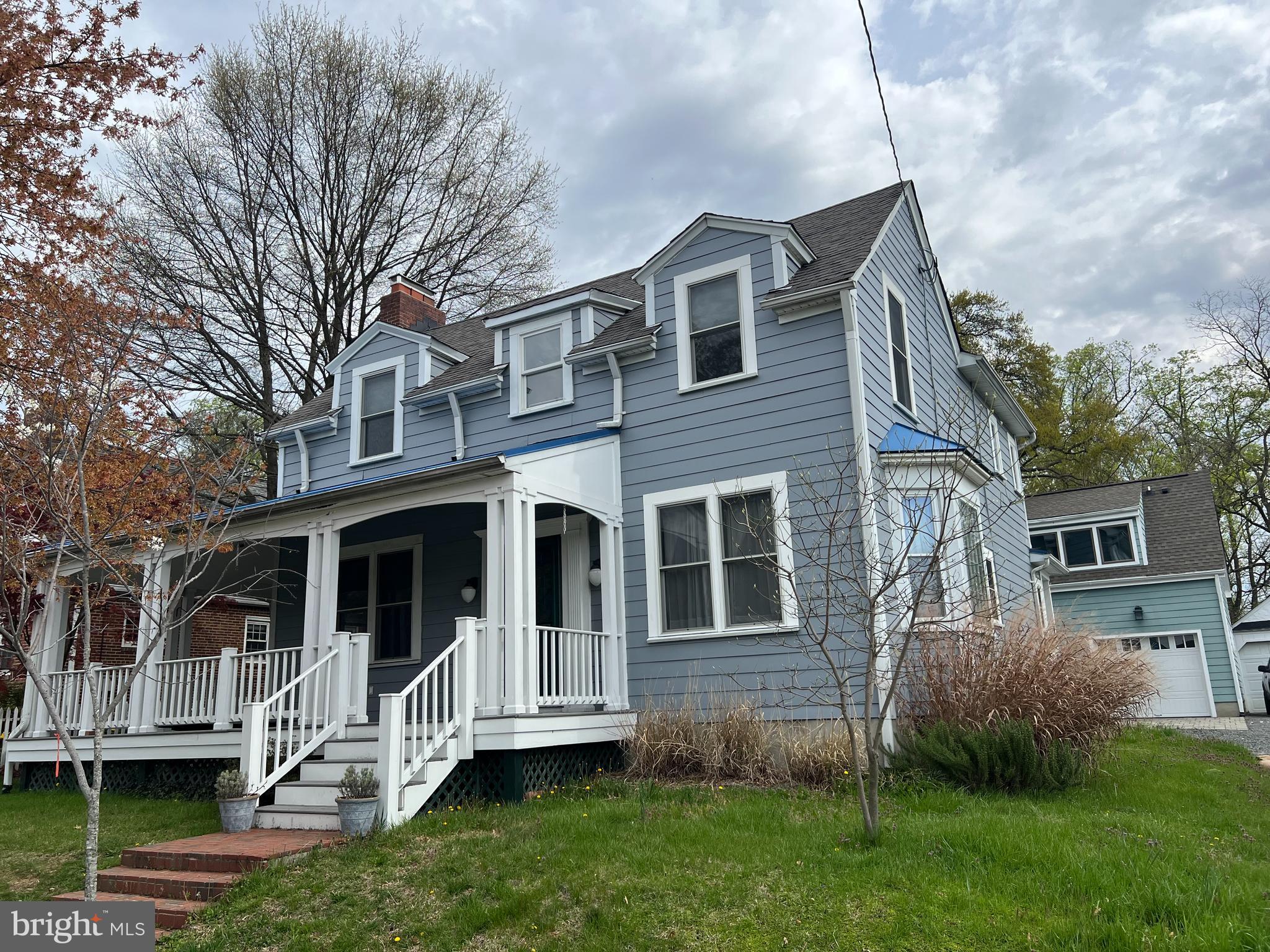 2237 N WAKEFIELD STREET