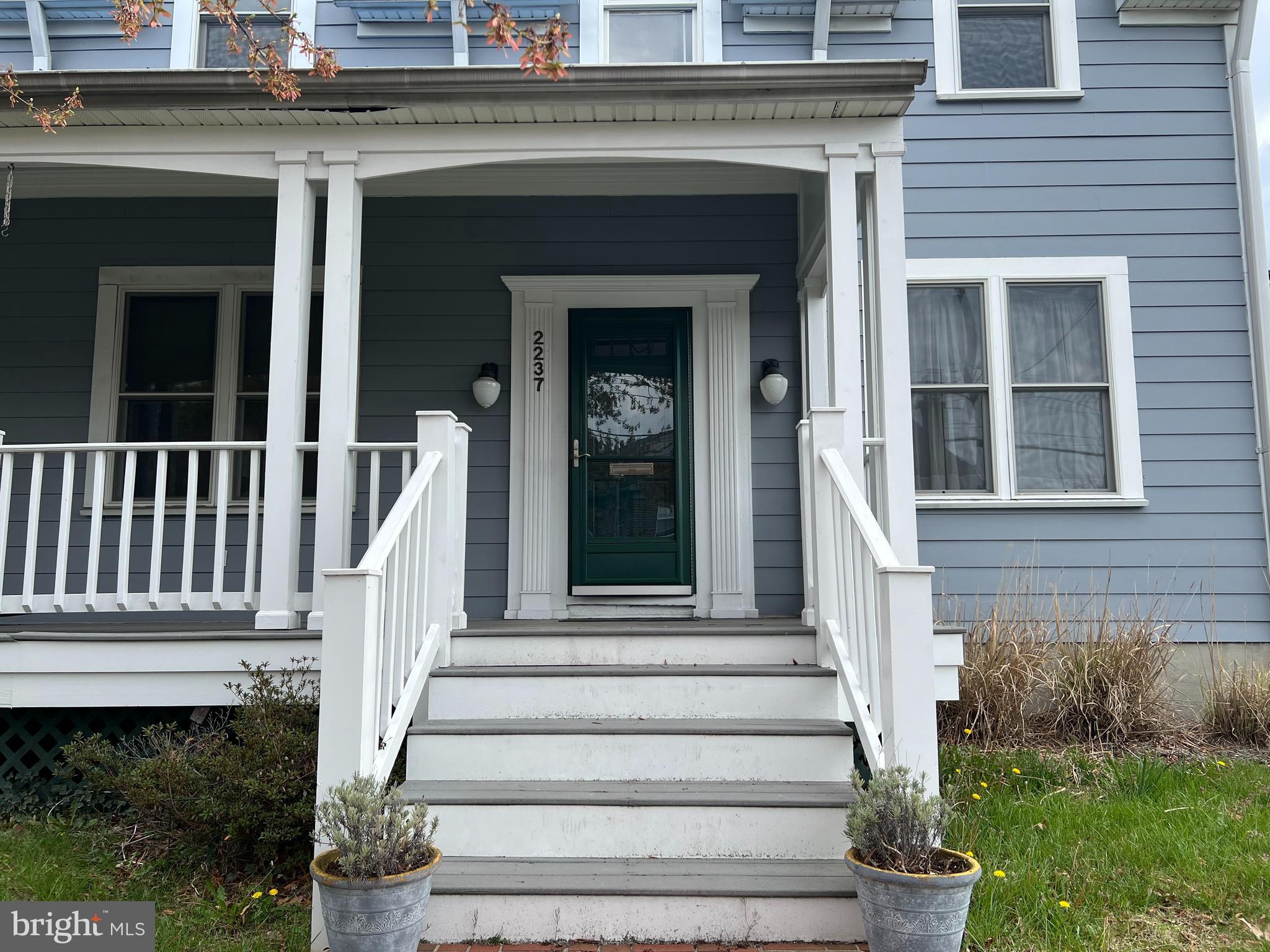 2237 N WAKEFIELD STREET