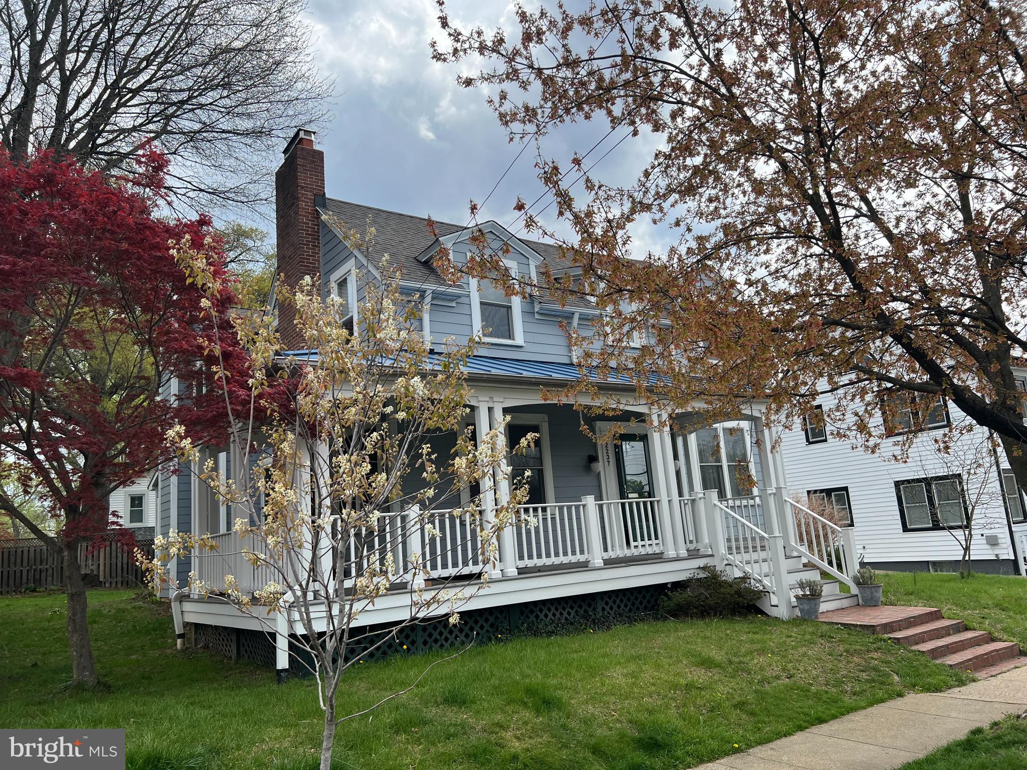 2237 N WAKEFIELD STREET