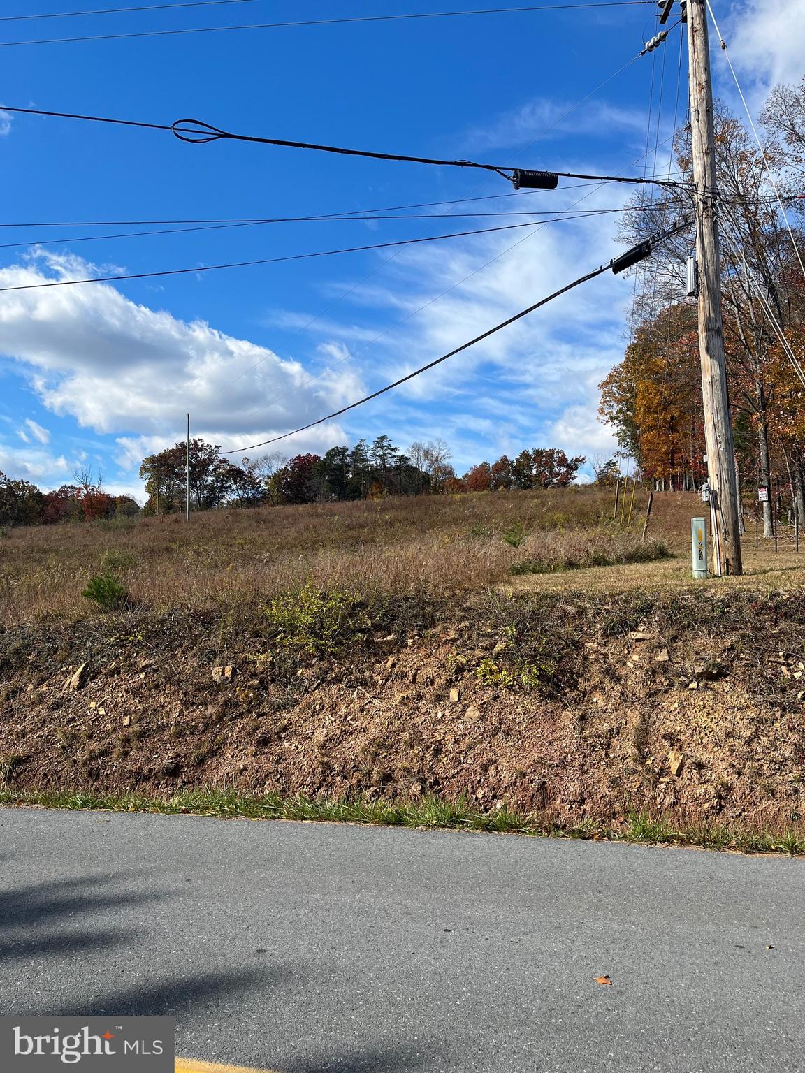 CHESTNUT HILL - Land