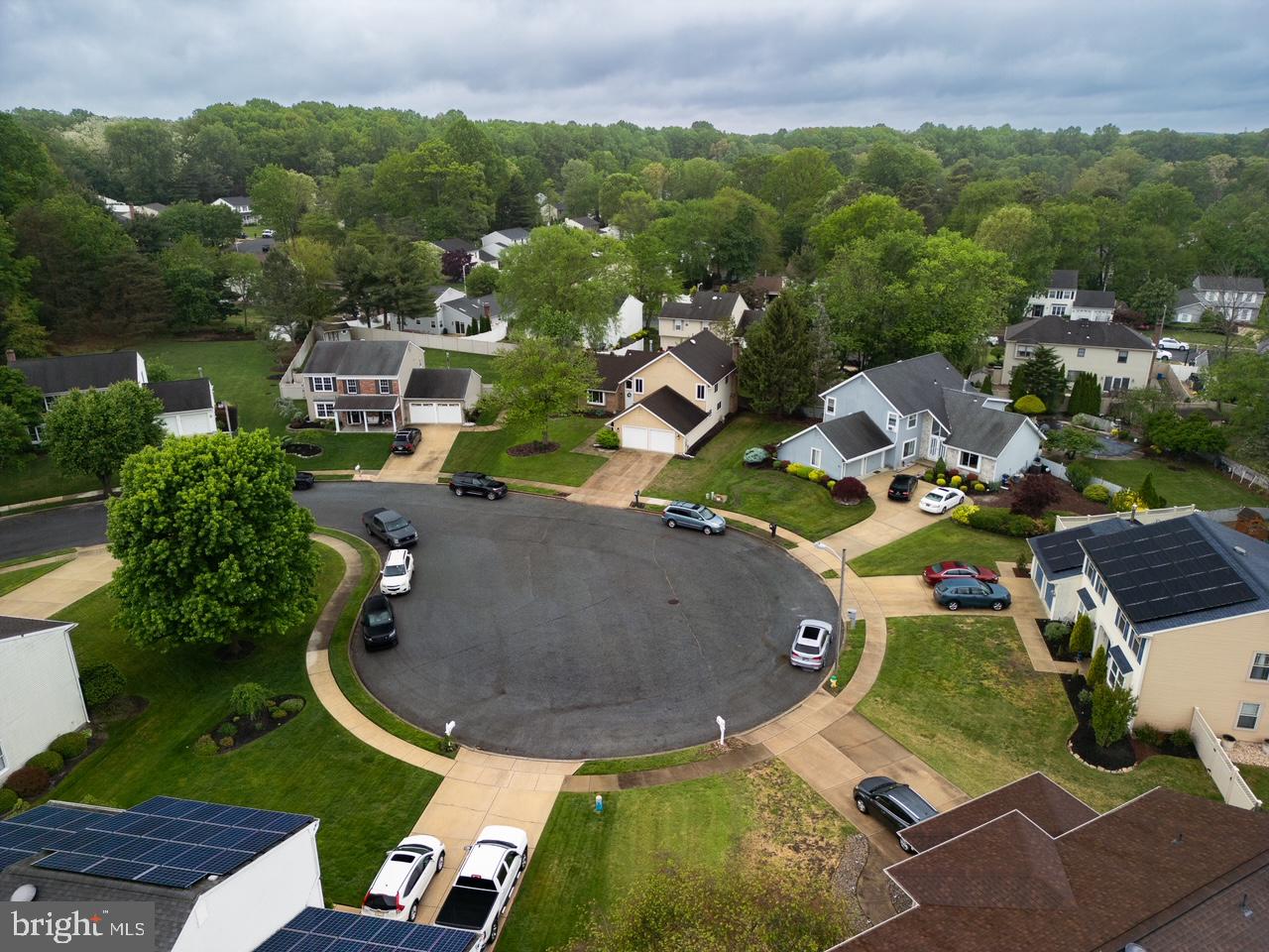 7 KNOLL COURT